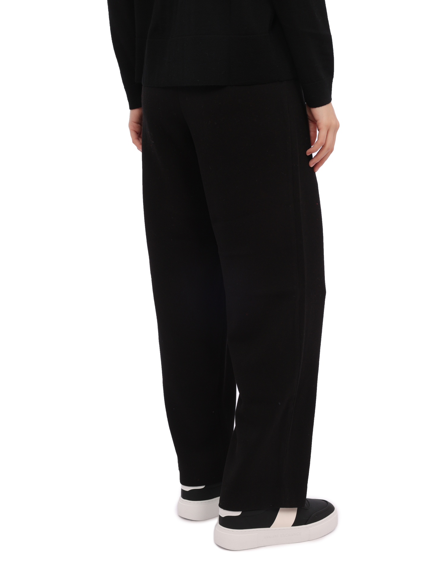 Брюки Armani Exchange 6RYP14 YN6NZ 1200 черные женские с защипами — купить в интернет-магазине Verdistore