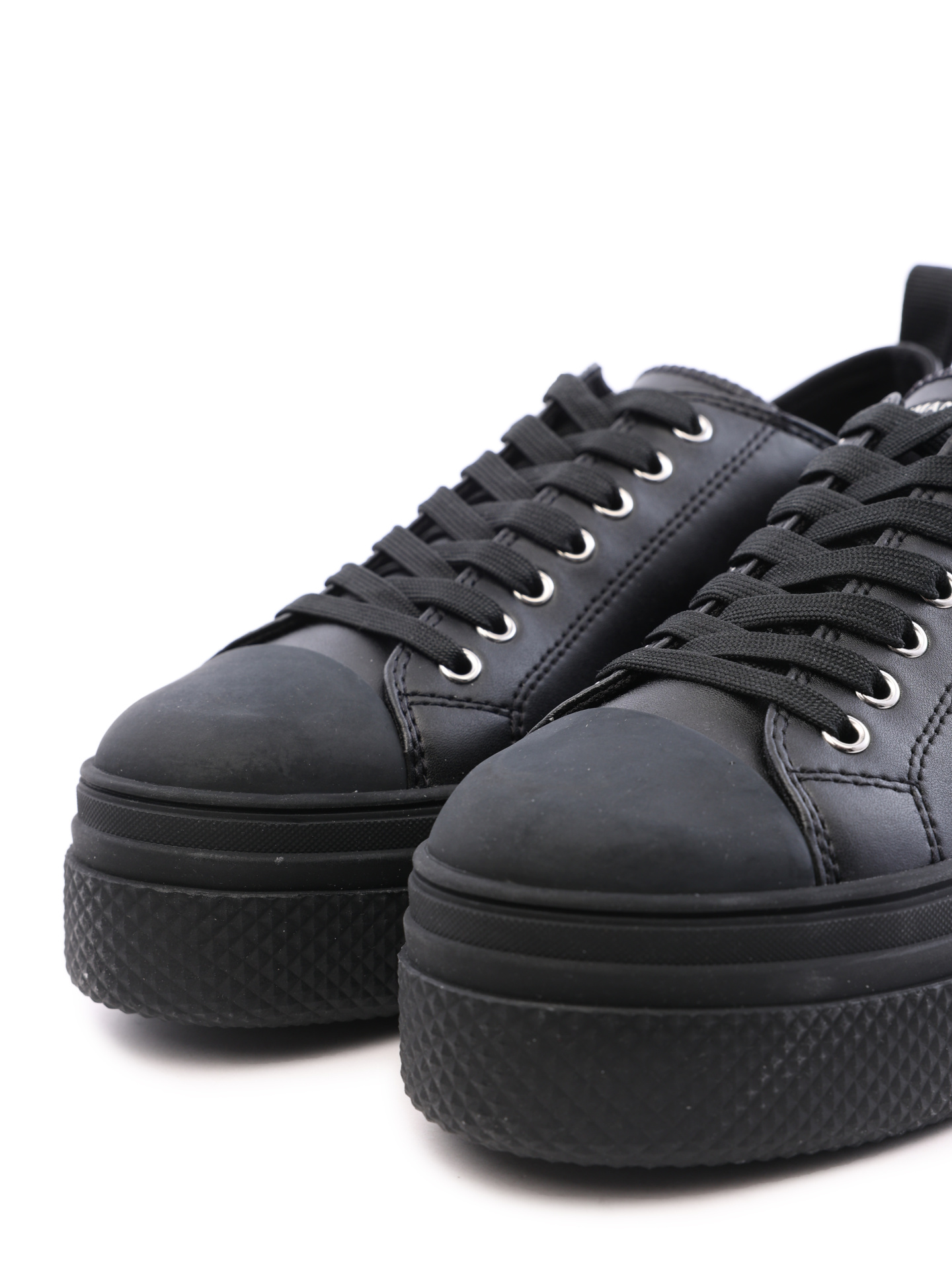 Кеды Armani Exchange XDX095 XV571 00002 черные женские из кожи — купить в интернет-магазине Verdistore