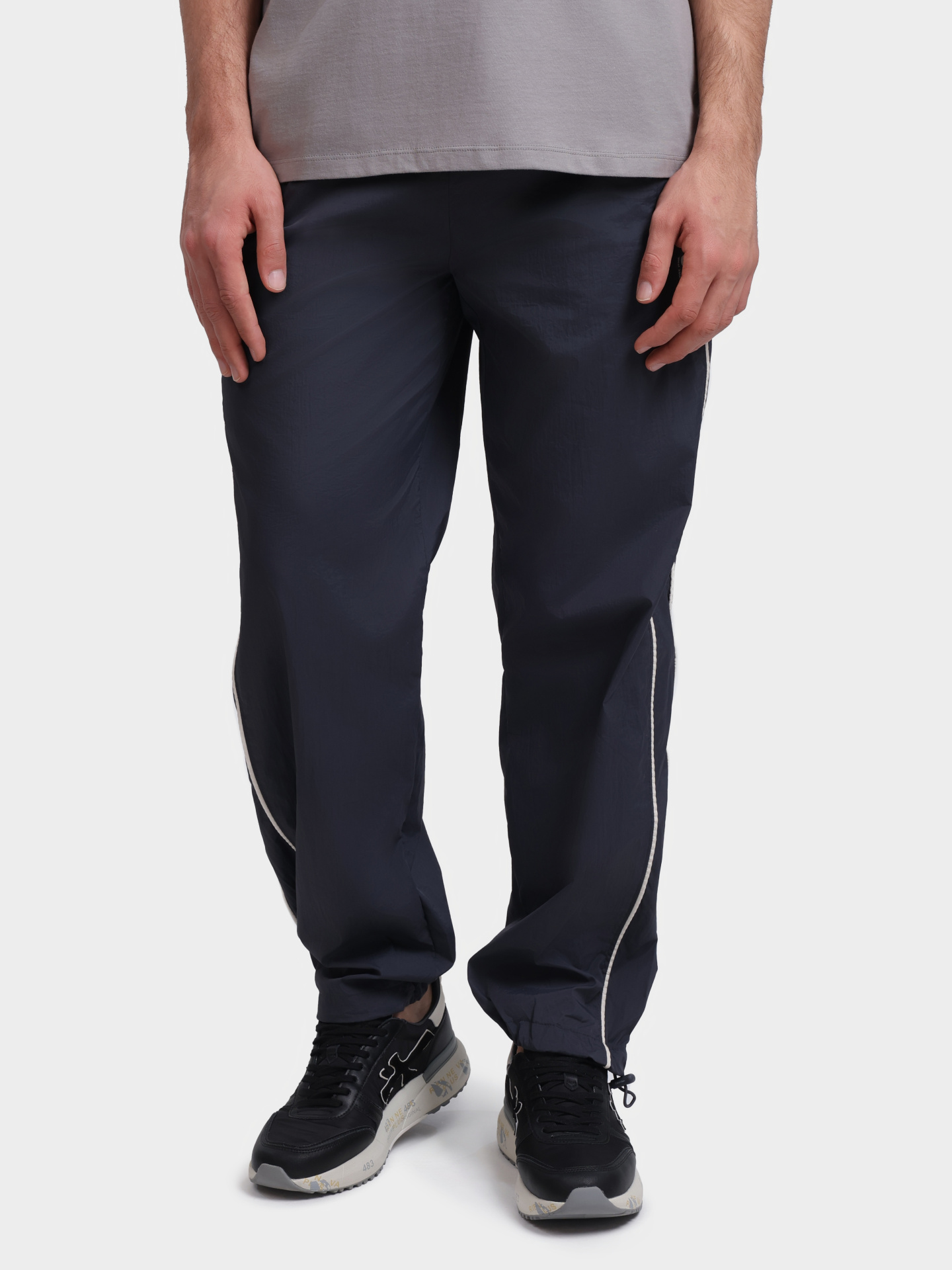 Брюки Calvin Klein Jeans LV04RC522G 4XN черные мужские с логотипом на боку — купить в интернет-магазине Verdistore
