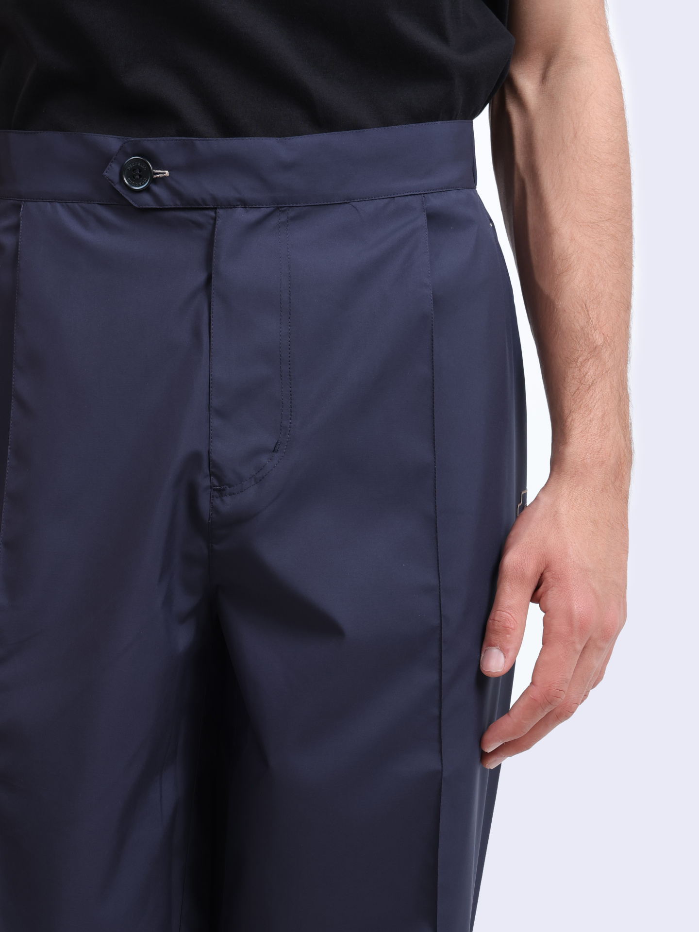 Брюки Brunello Cucinelli MB4223580T CDQ57 темно-синие мужские из нейлона — купить в интернет-магазине Verdistore