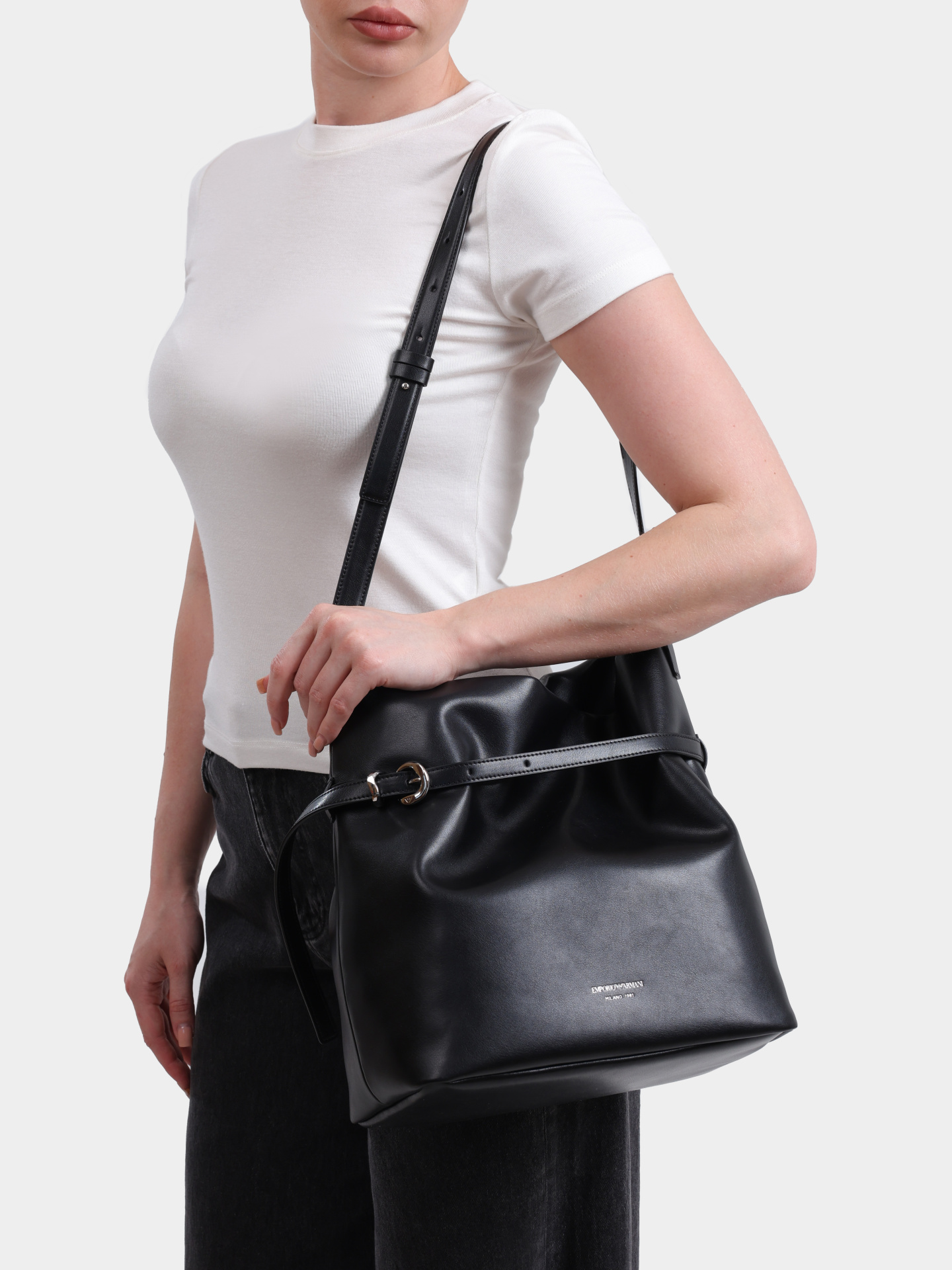 Сумка Emporio Armani EW004751 AF13383 UC001 кожаная женская — купить в интернет-магазине Verdistore