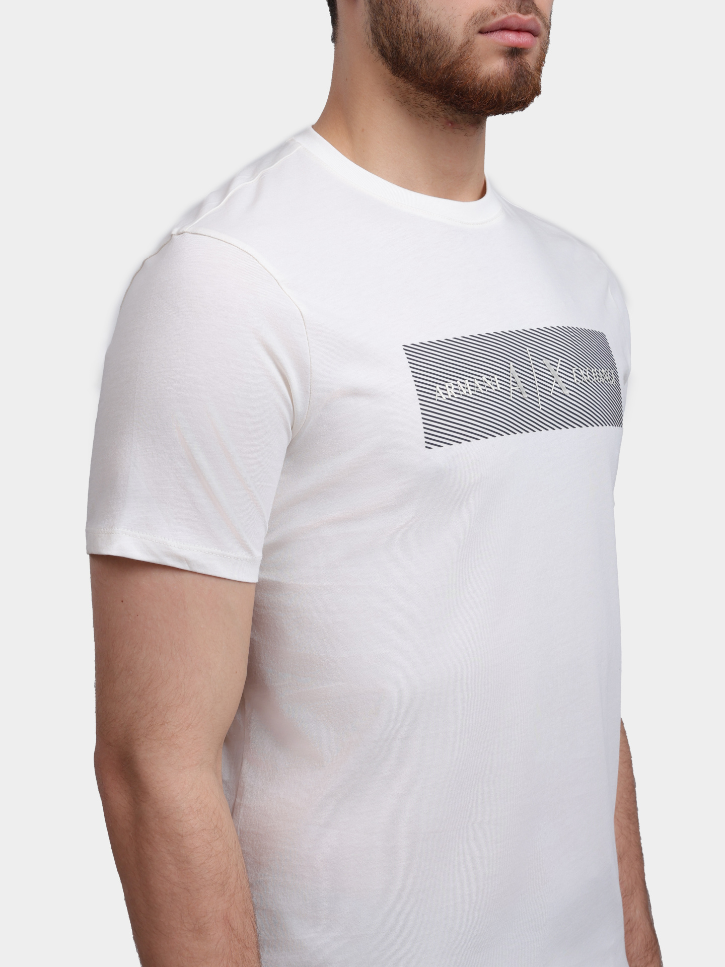 Футболка Armani Exchange XM002472 AF10356 U1074 белая мужская — купить в интернет-магазине Verdistore