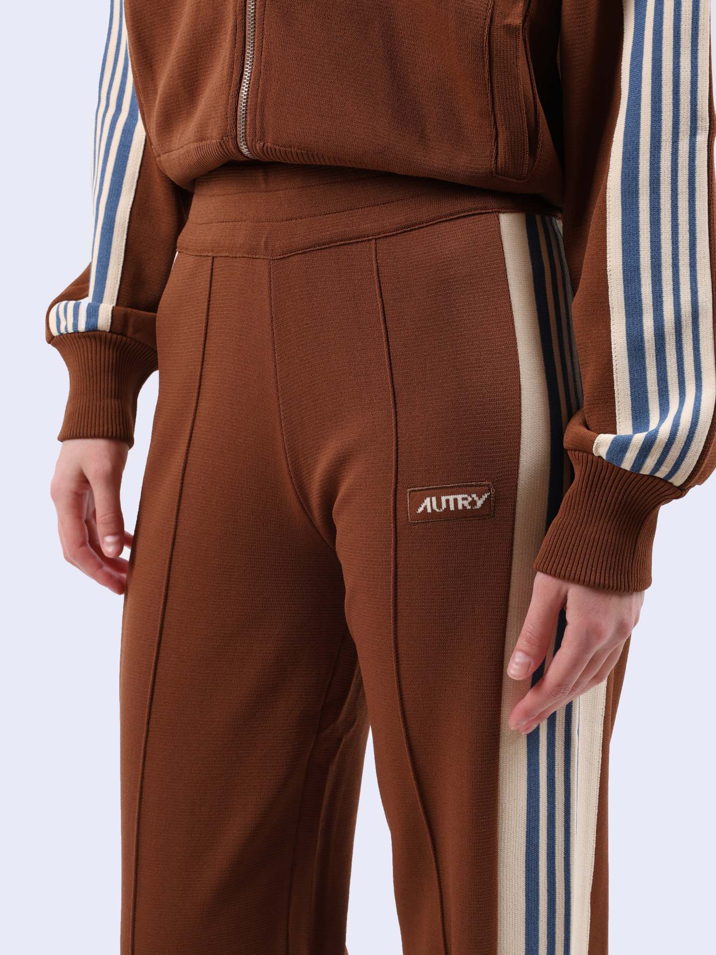 Брюки спортивные Autry PAPW-23KZ коричневые женские с лампасами — купить в интернет-магазине Verdistore