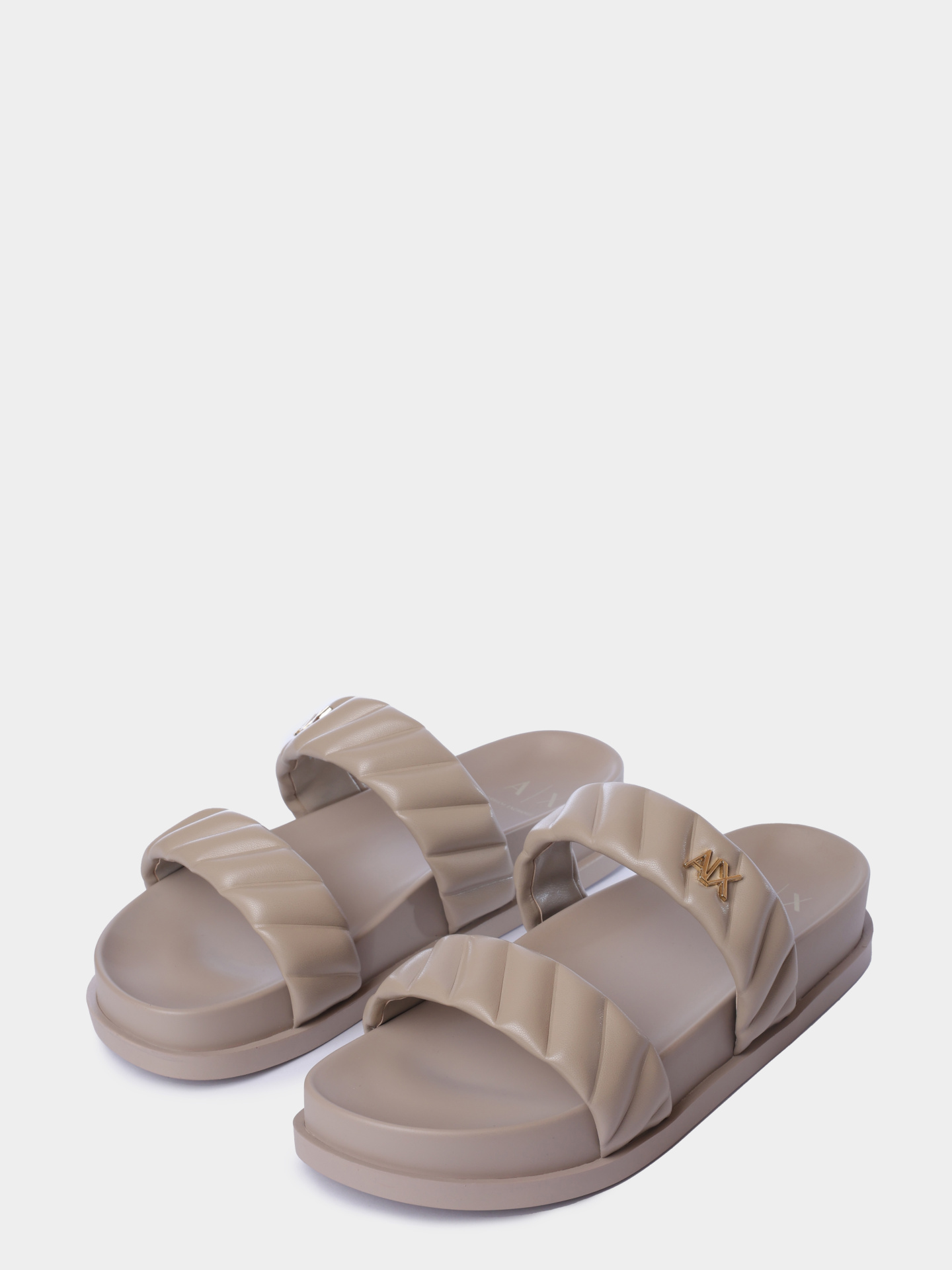 Шлепанцы Armani Exchange XW002574 AF22799 U6223 бежевые женские — купить в интернет-магазине Verdistore
