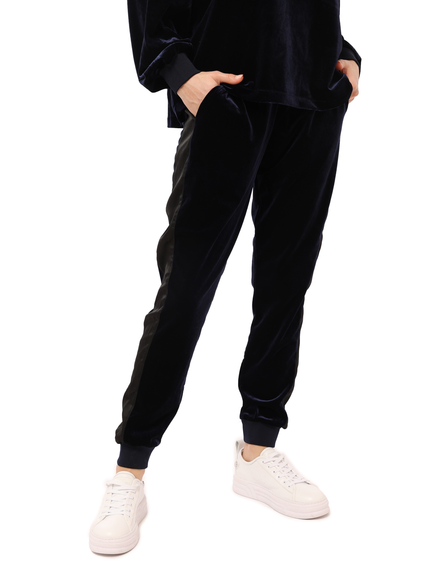 Брюки спортивные Armani Exchange 6LYP79 YJ9WZ 1593 темно-синие женские бархатные — купить в интернет-магазине Verdistore