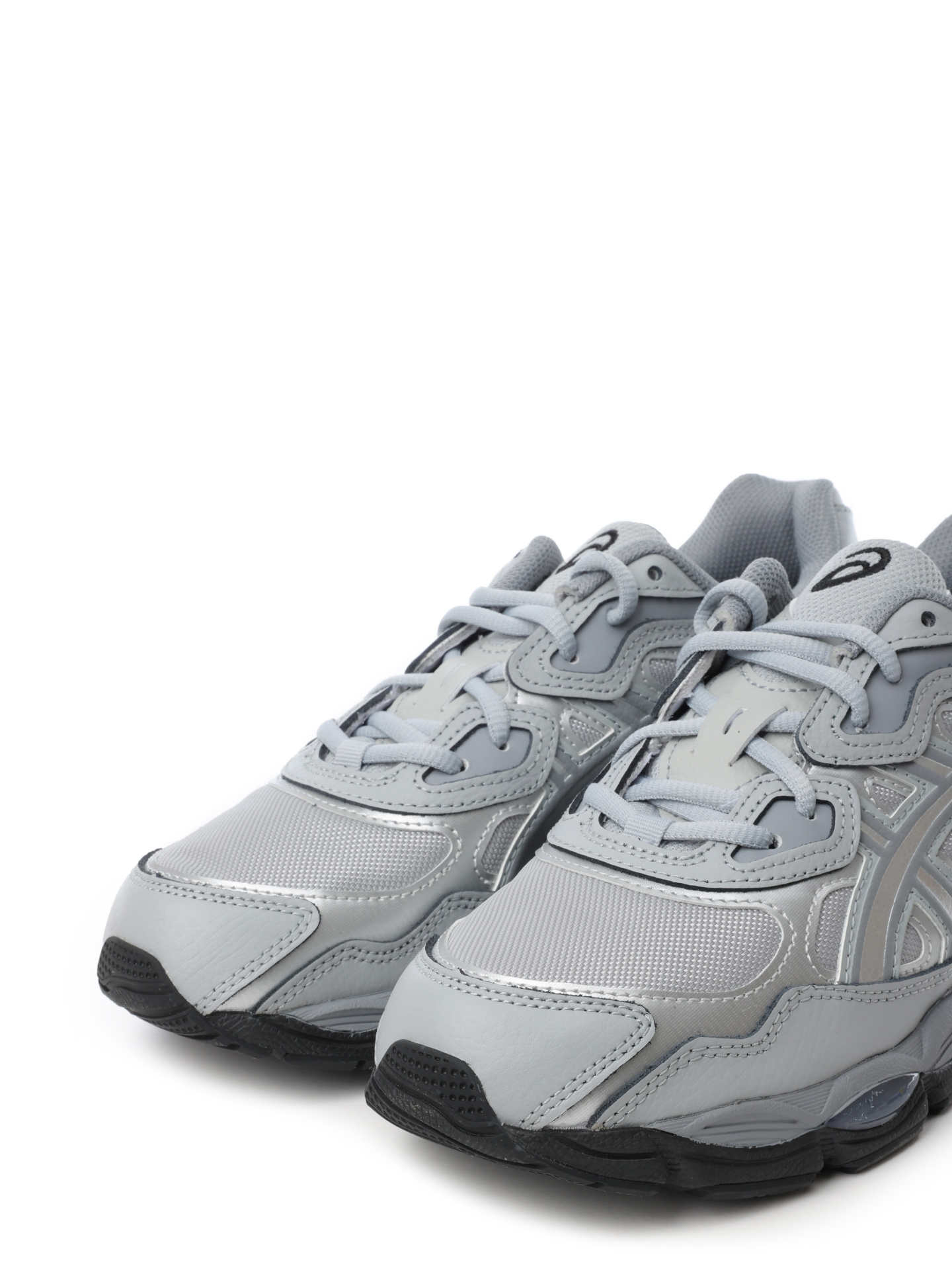 Кроссовки Asics 1203A280 020 серые мужские с серебристыми вставками — купить в интернет-магазине Verdistore