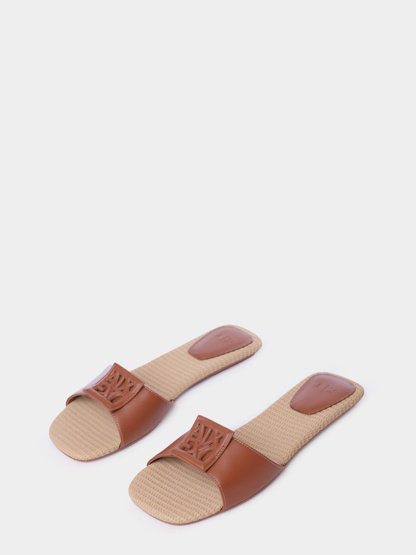 Шлепанцы Armani Exchange XDP055 XV921 01816 коричневые женские  — купить в интернет-магазине Verdistore