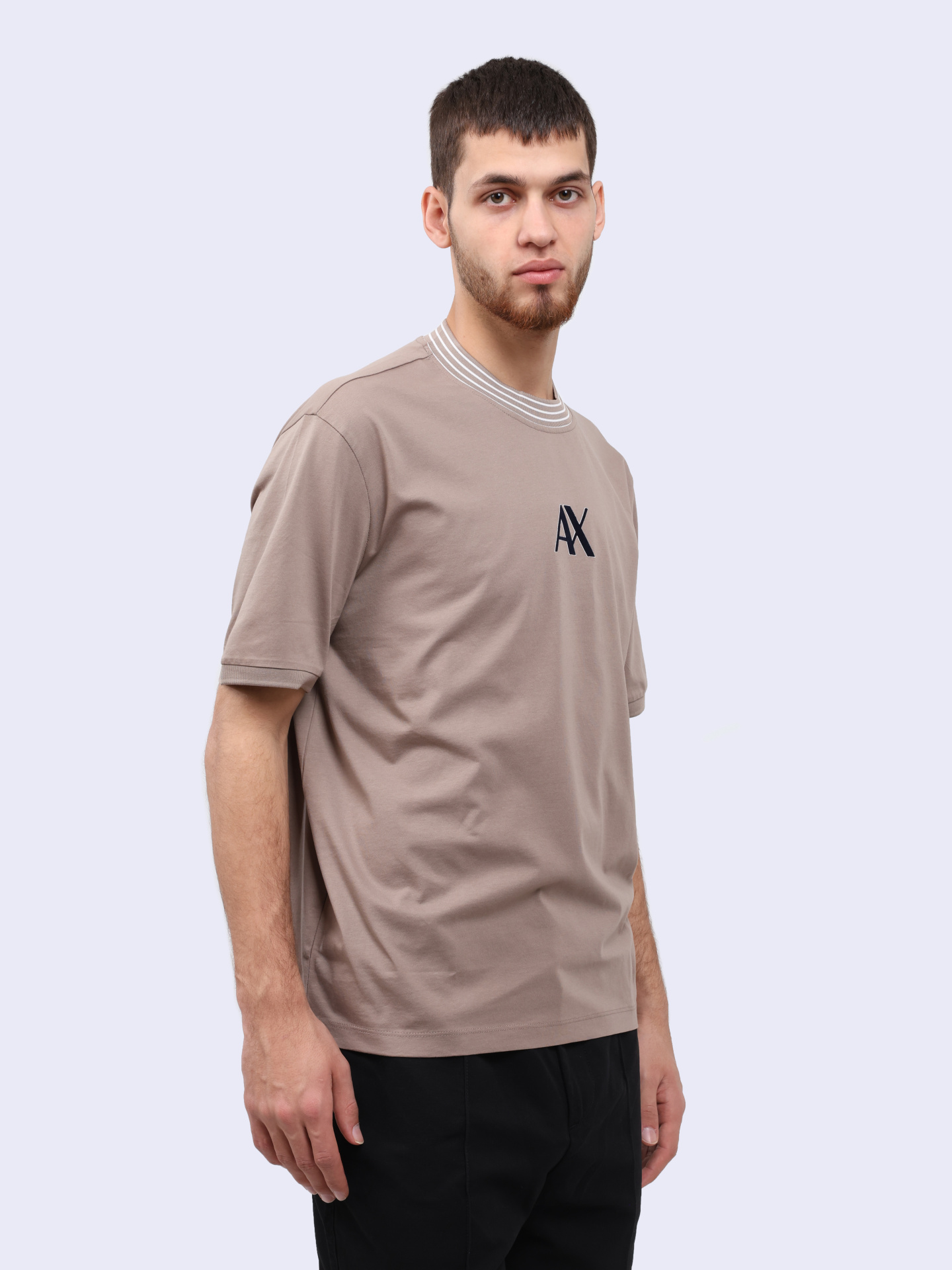 Футболка Armani Exchange 6DZTJC ZJ9AZ 17AC бежевая мужская с контрастной горловиной — купить в интернет-магазине Verdistore