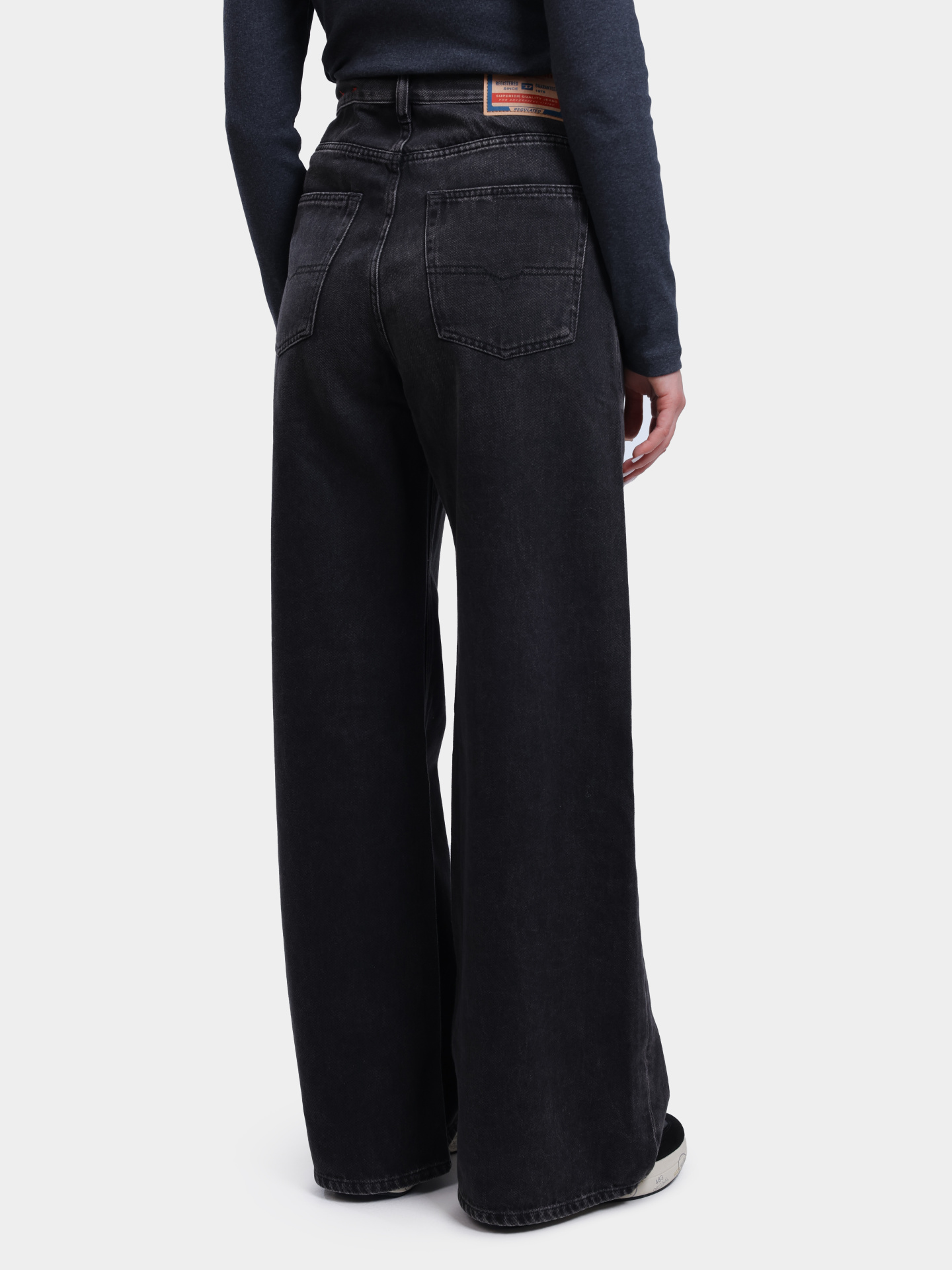 Джинсы Diesel A0692509J9602 темно-серые женские — купить в интернет-магазине Verdistore