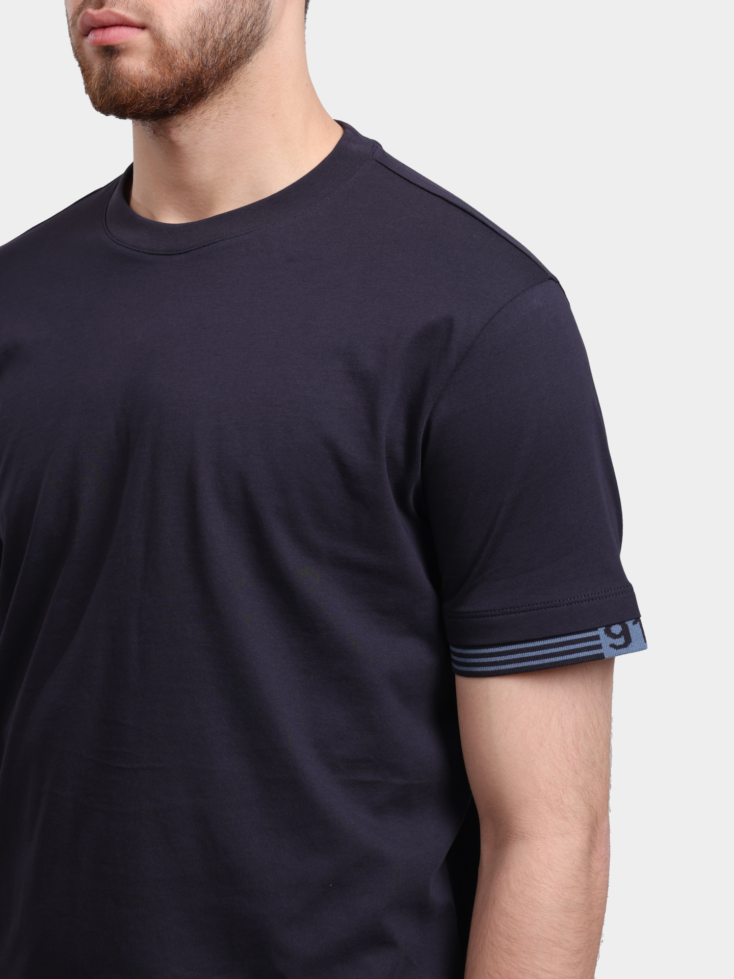Футболка Armani Exchange XM002493 AF10356 MB576 темно-синяя мужская — купить в интернет-магазине Verdistore