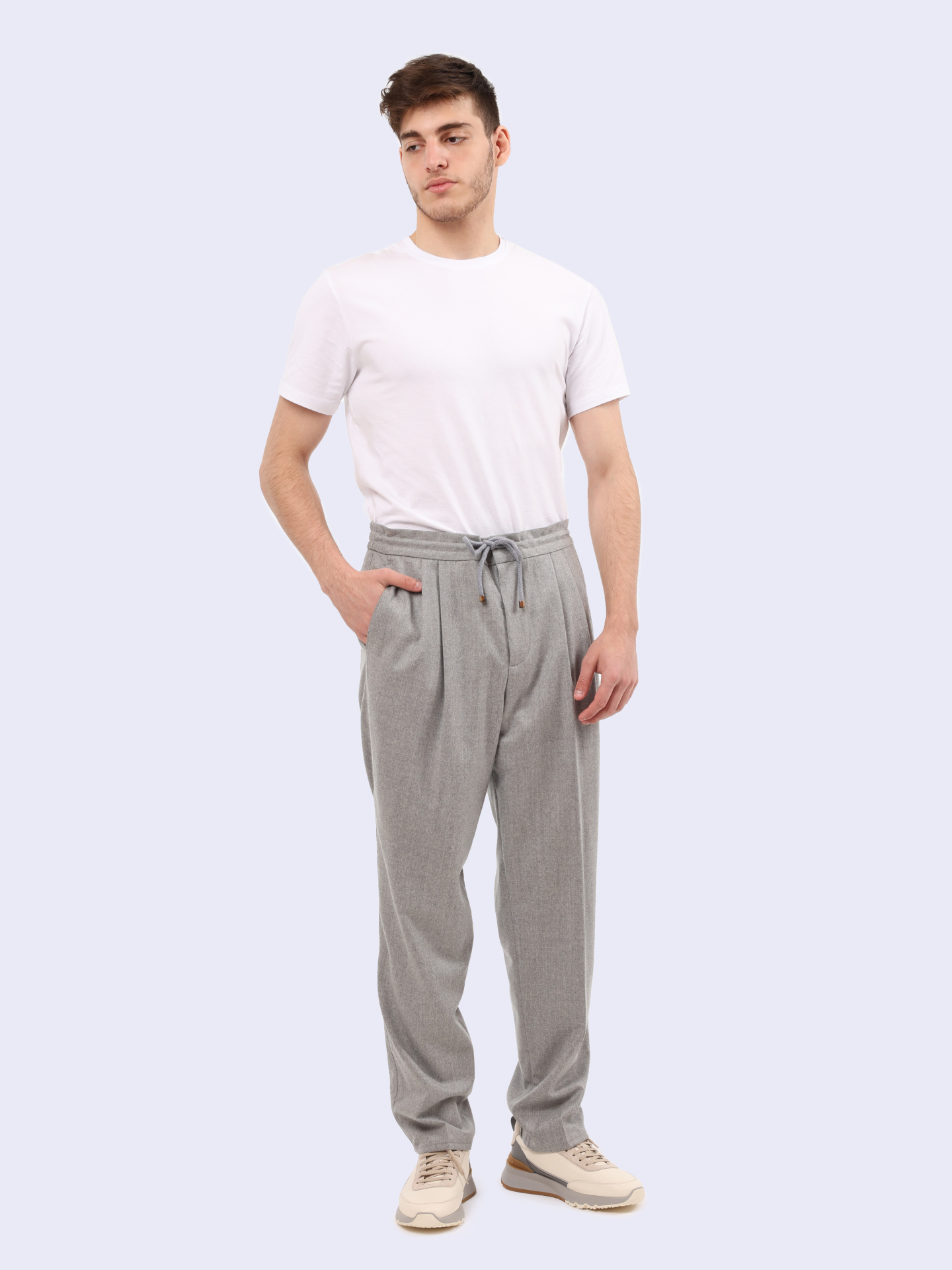Брюки Brunello Cucinelli ME226E1710 C003 серые мужские с защипами — купить в интернет-магазине Verdistore