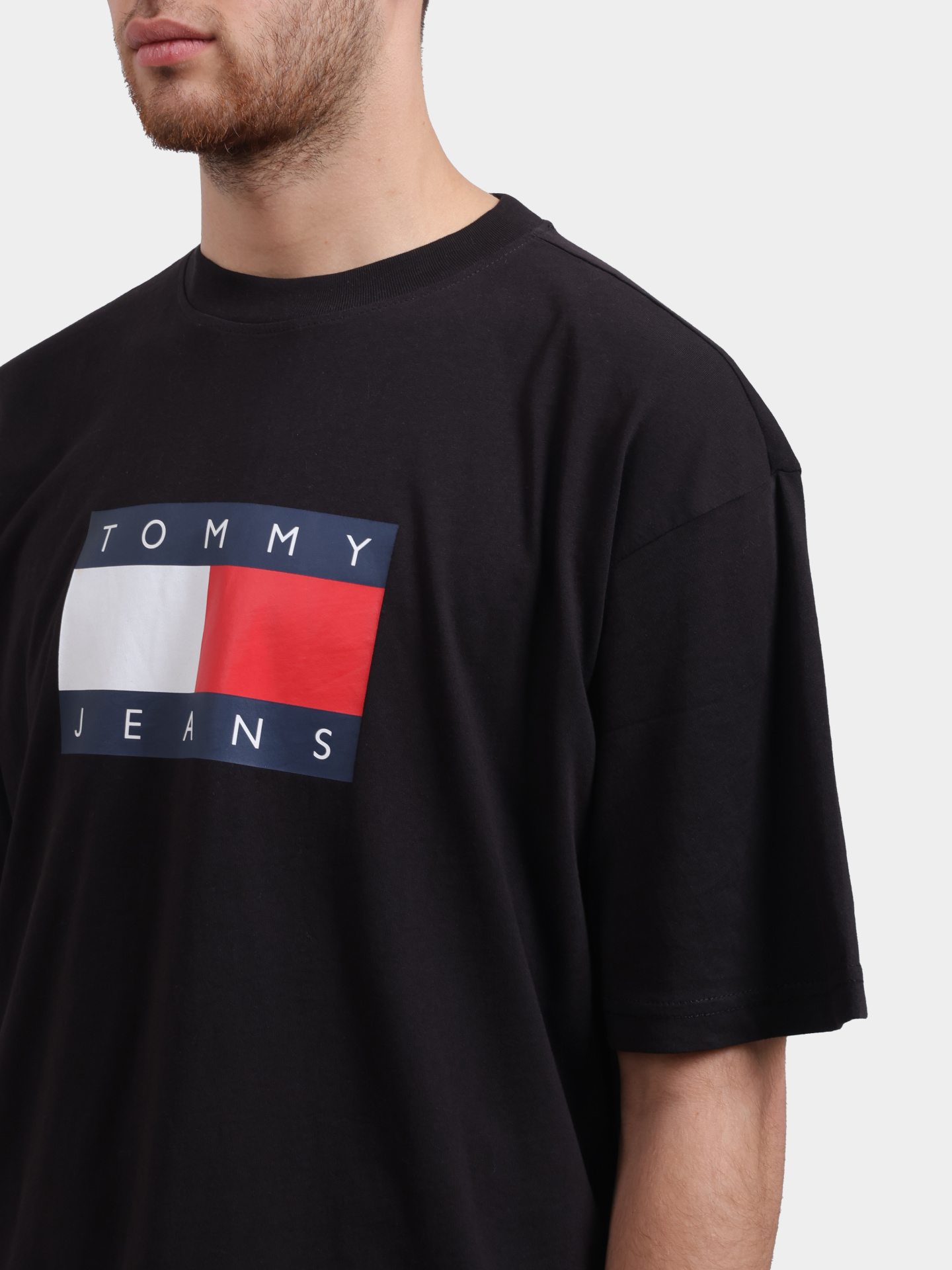 Футболка Tommy Jeans DM0DM19555 черная мужская — купить в интернет-магазине Verdistore