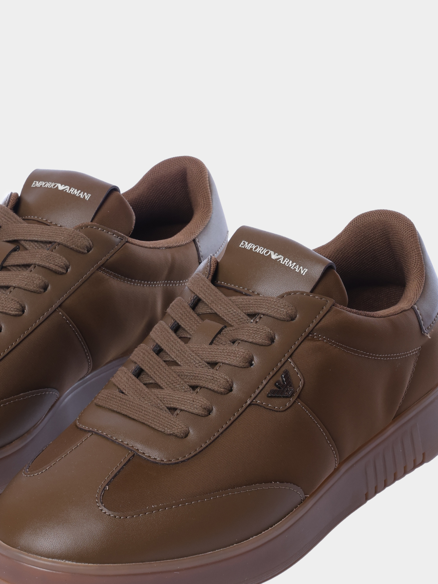 Кроссовки Emporio Armani EM003062 AF18210 U6141 коричневые мужские комбинированные — купить в интернет-магазине Verdistore