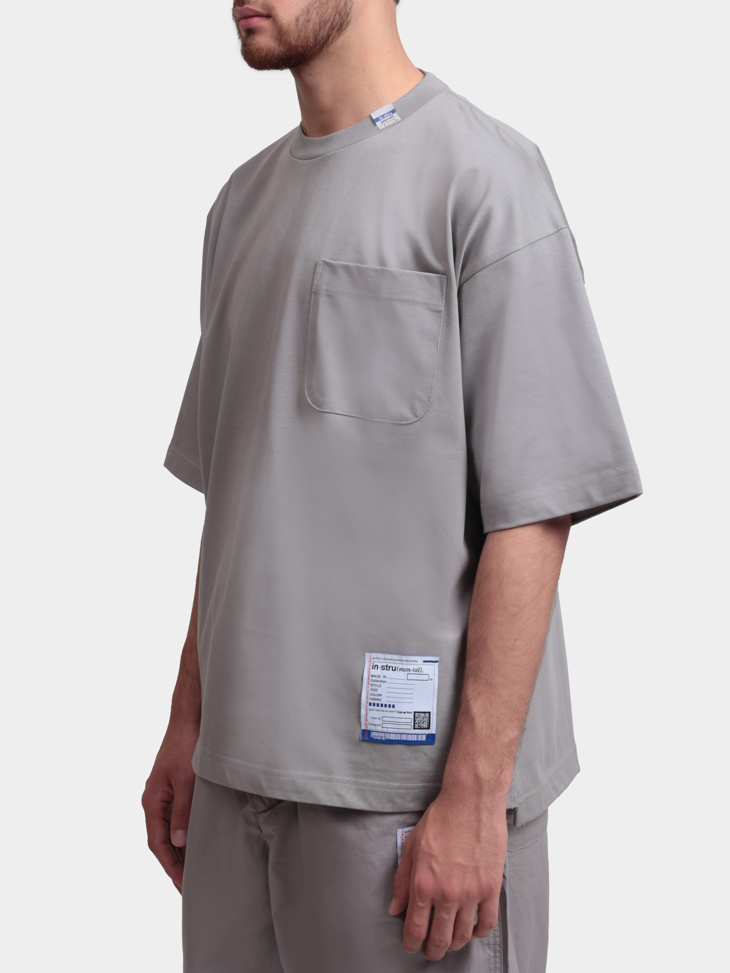 Футболка MAISON MIHARA YASUHIRO I16TS552 LTGRAY светло-серая мужская с патчем — купить в интернет-магазине Verdistore