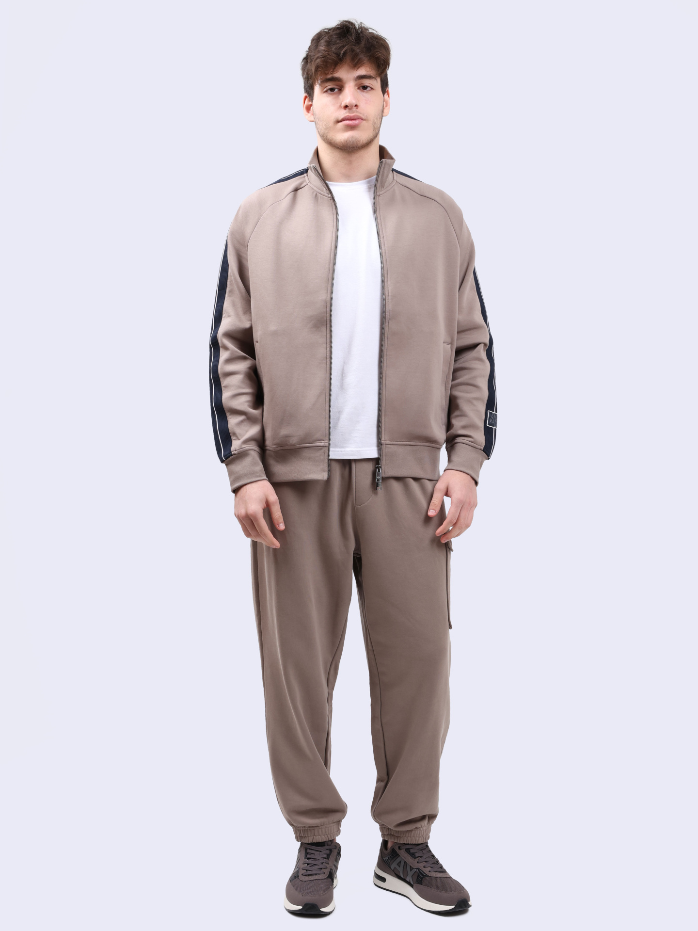 Брюки Armani Exchange 6DZPJH ZJ4XZ 17AC светло-коричневые мужские с накладным карманом — купить в интернет-магазине Verdistore