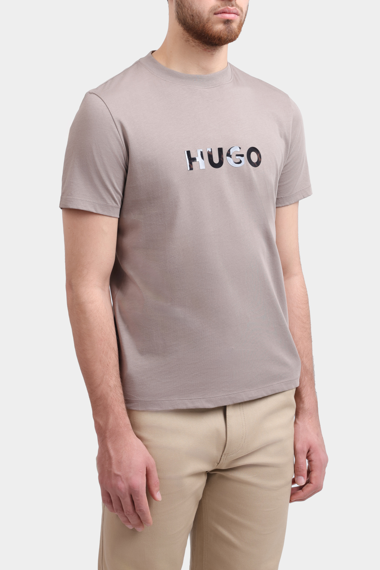 Футболка HUGO RED Dumeo 10266462 01 50557437 237 бежевая мужская с крупным логотипом  — купить в интернет-магазине Verdistore