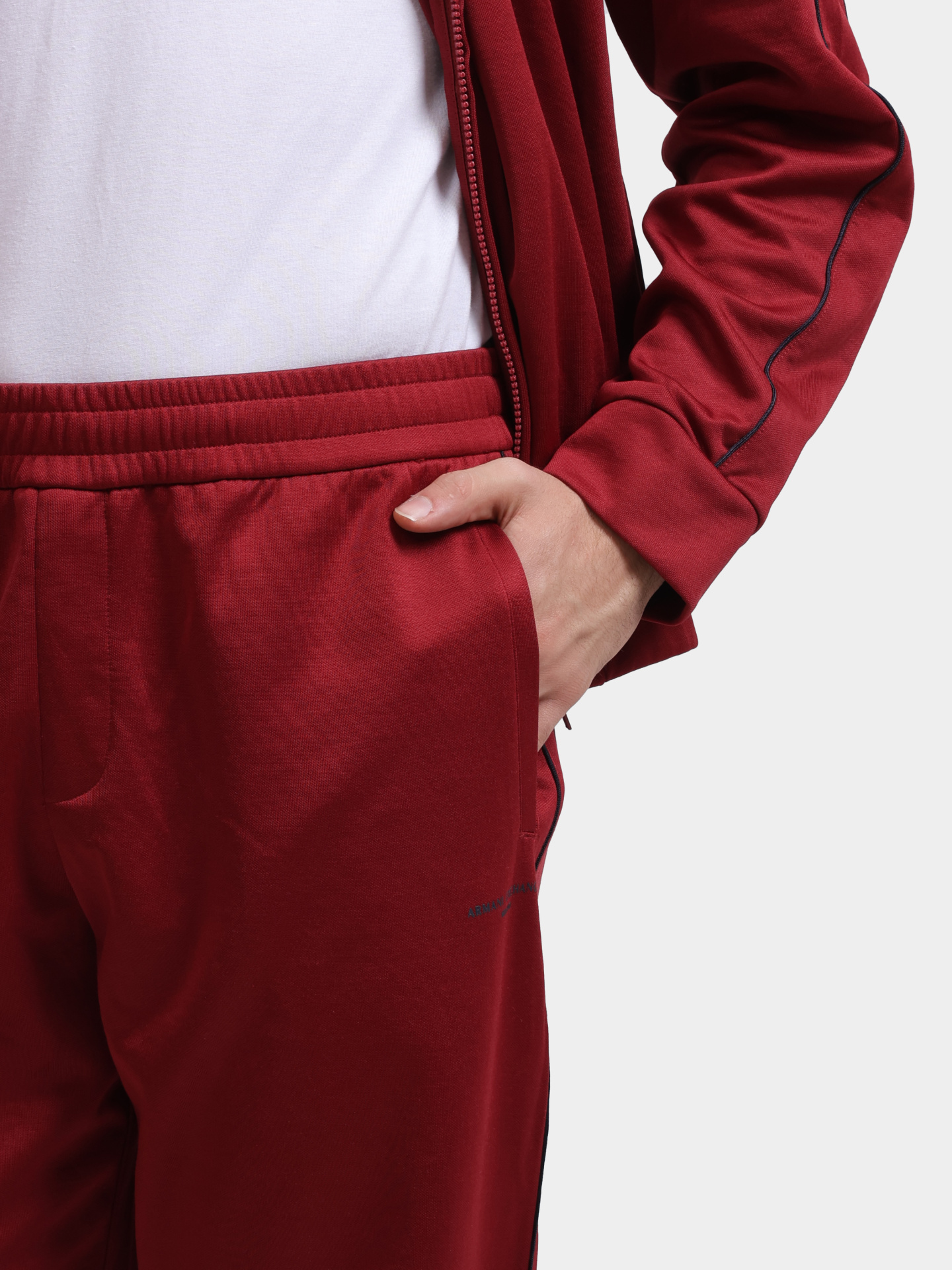 Джоггеры Armani Exchange XM001358 AF16278 UA328 красные мужские — купить в интернет-магазине Verdistore