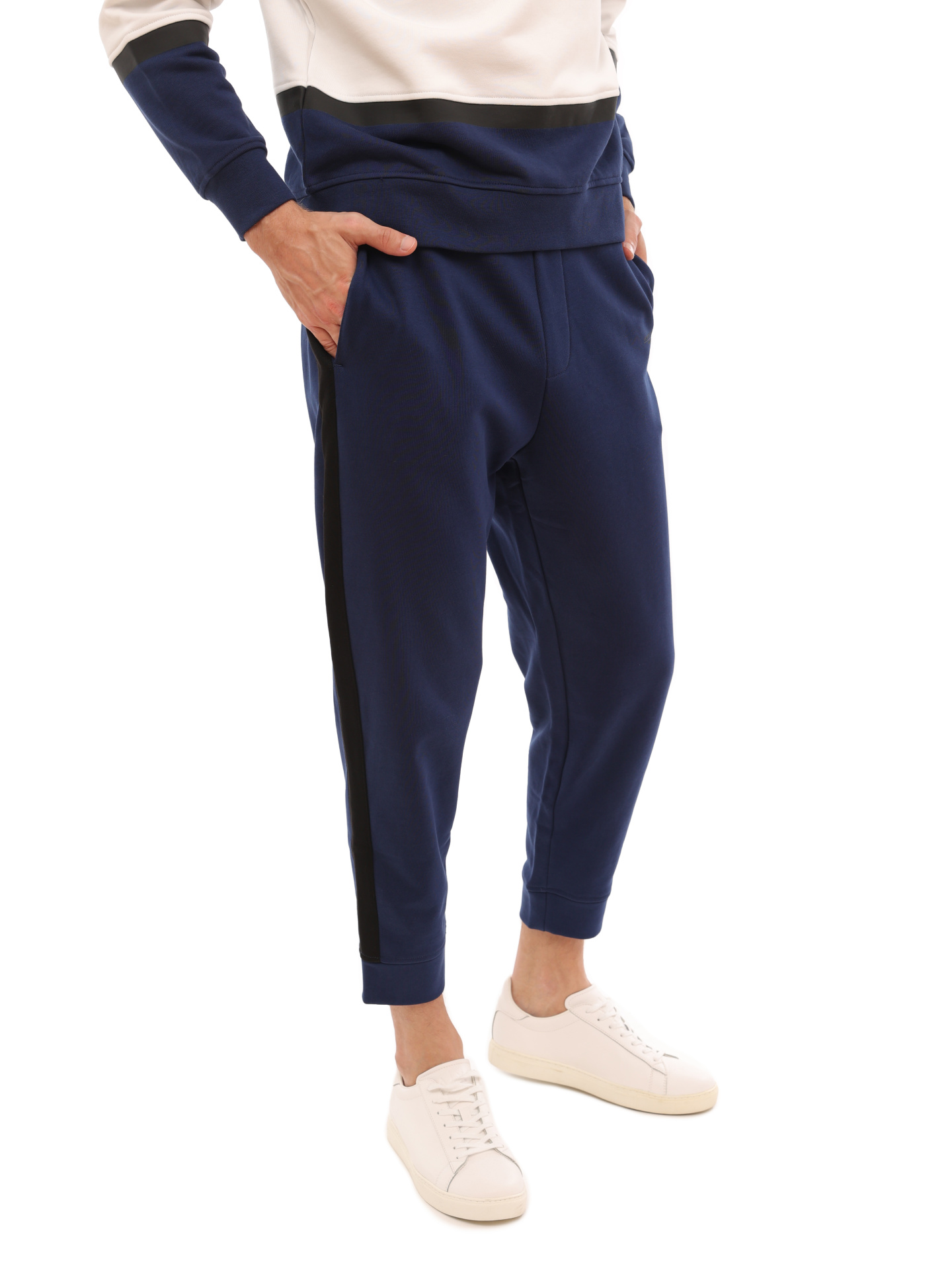 Брюки Armani Exchange 3LZPLA ZJ4XZ 85BM синие мужские с контрастной отделкой — купить в интернет-магазине Verdistore