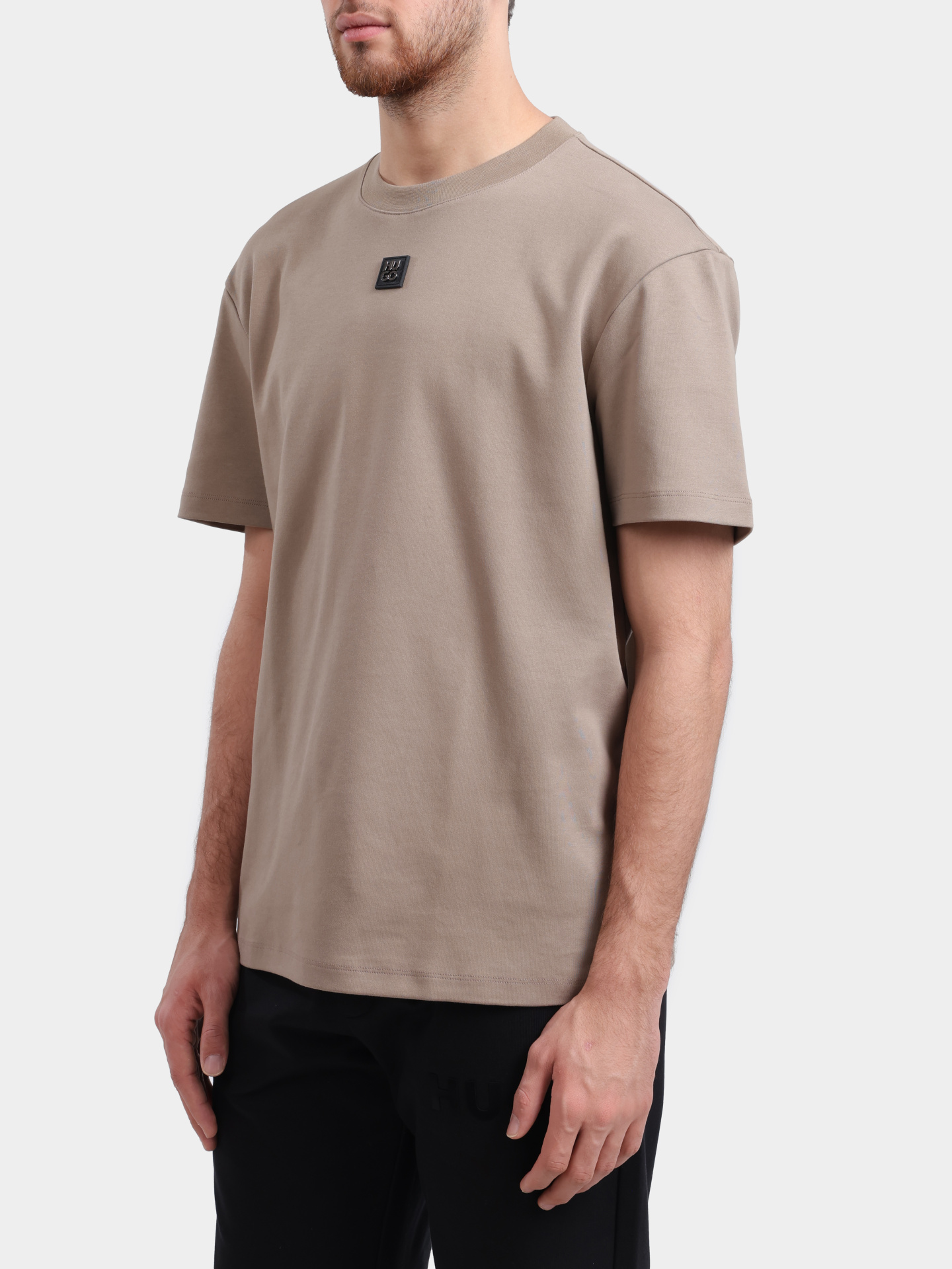 Футболка Hugo Dalile 10231453 бежевая мужская  — купить в интернет-магазине Verdistore
