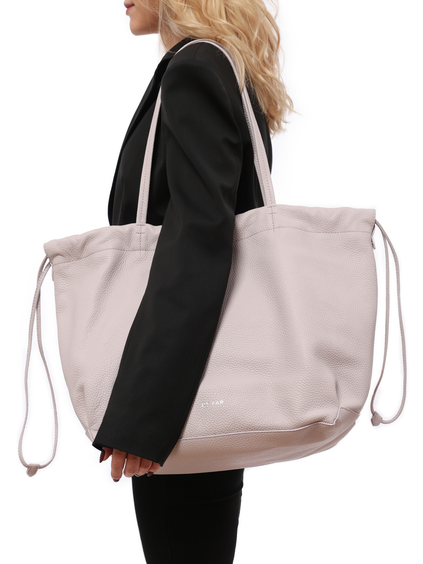 Сумка By Far 23CROSLTDAWFLTLAR светло-серая женская из кожи — купить в интернет-магазине Verdistore