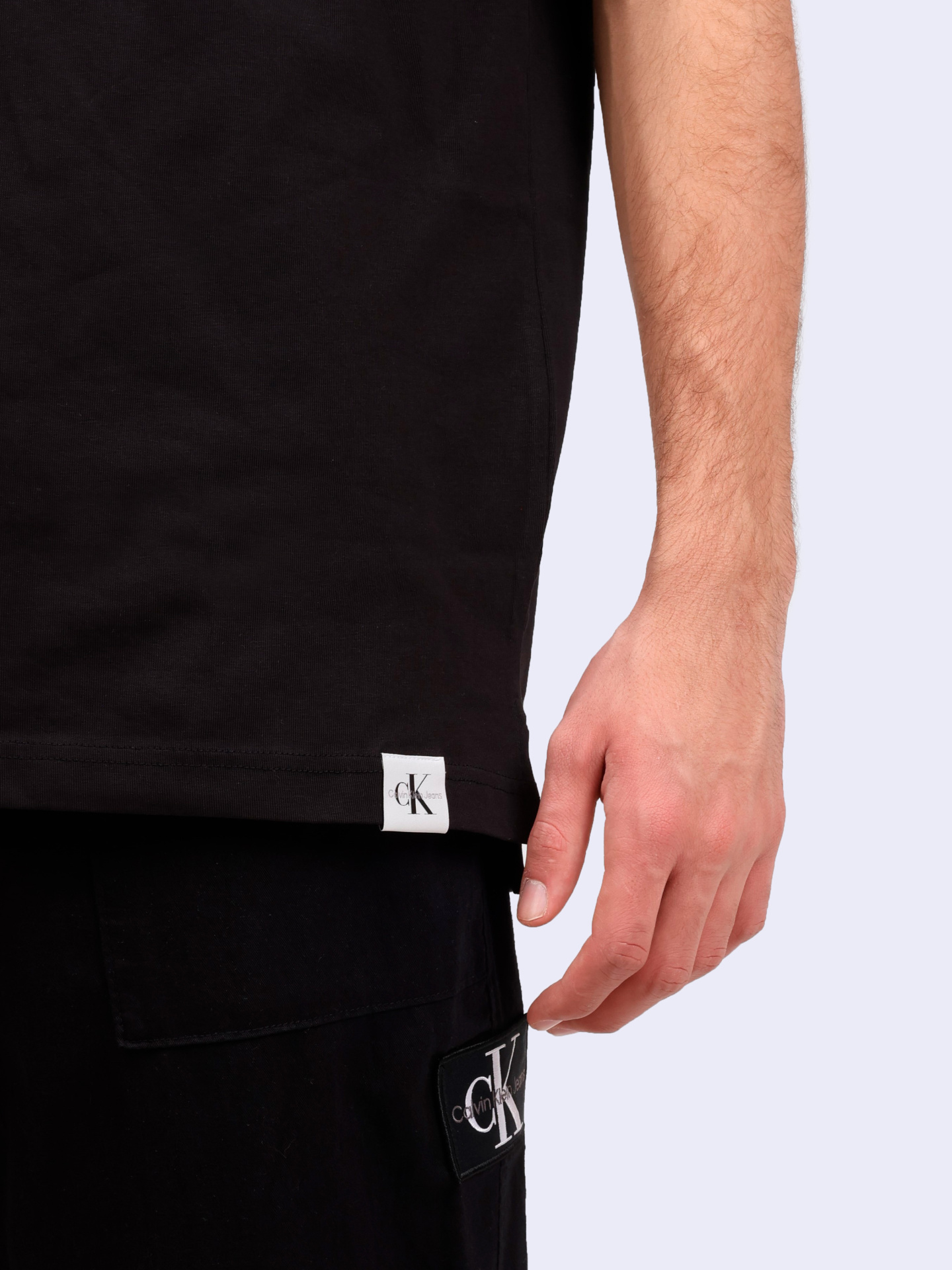 Футболка Calvin Klein Jeans J30J325338 черная мужская из хлопка — купить в интернет-магазине Verdistore
