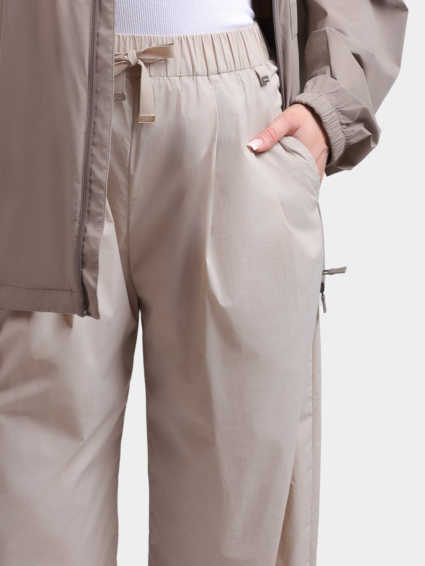 Брюки Herno PT000246D 12431SZ 1982 бежевые женские прямого кроя — купить в интернет-магазине Verdistore