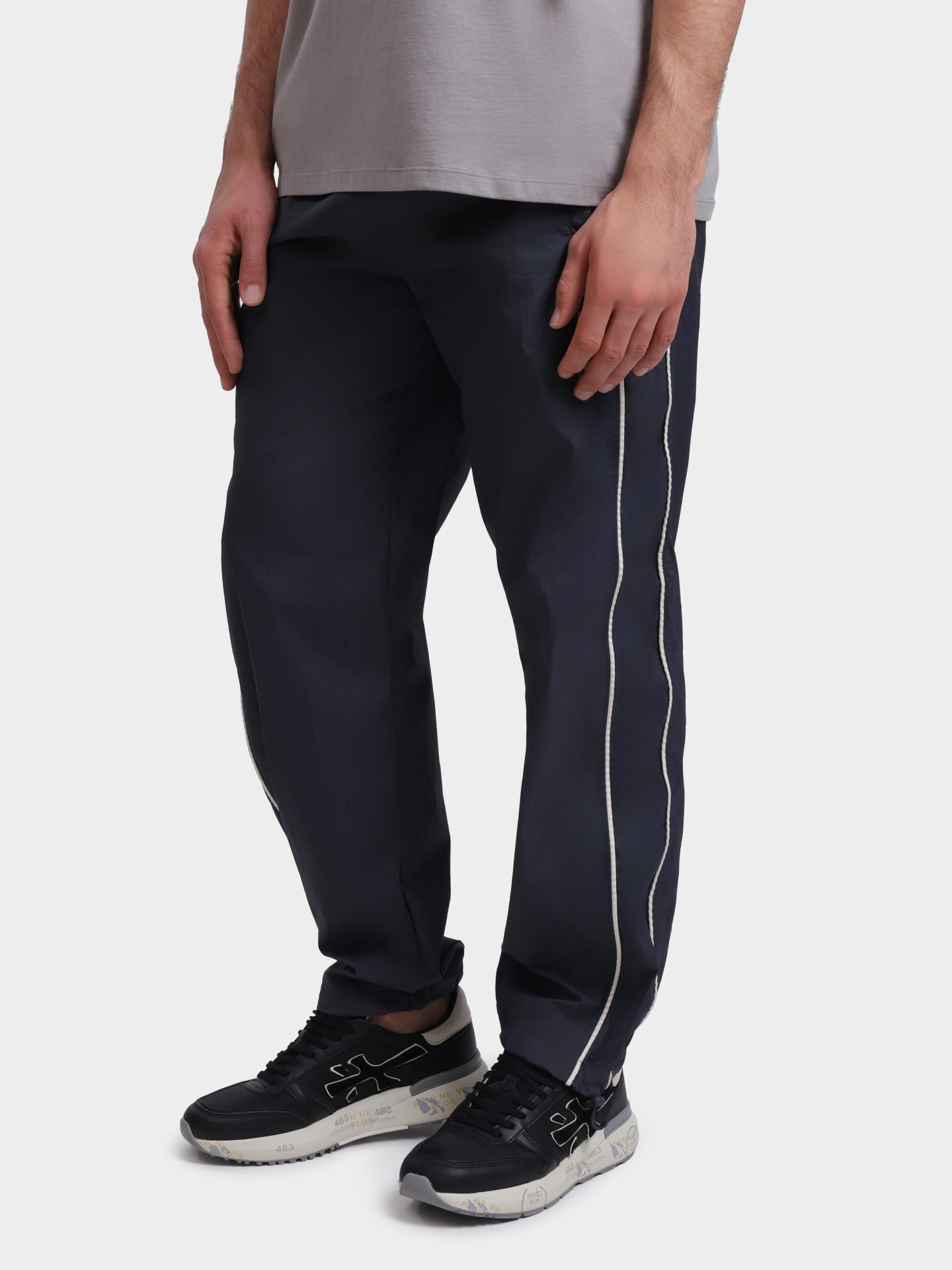 Брюки Calvin Klein Jeans LV04RC522G 4XN черные мужские с логотипом на боку — купить в интернет-магазине Verdistore