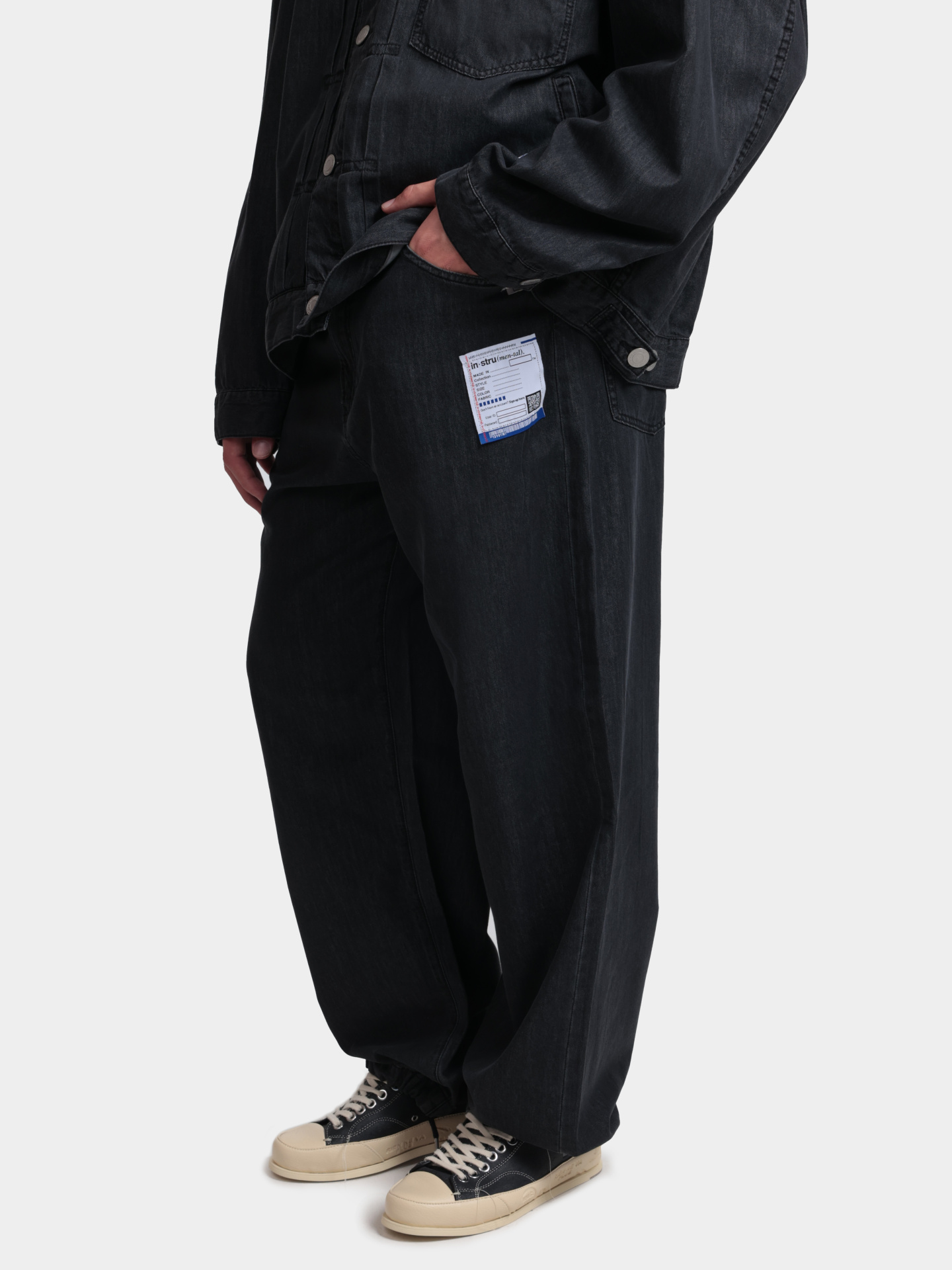 Джинсы MAISON MIHARA YASUHIRO I12PT004 BLACK черные мужские свободного кроя — купить в интернет-магазине Verdistore