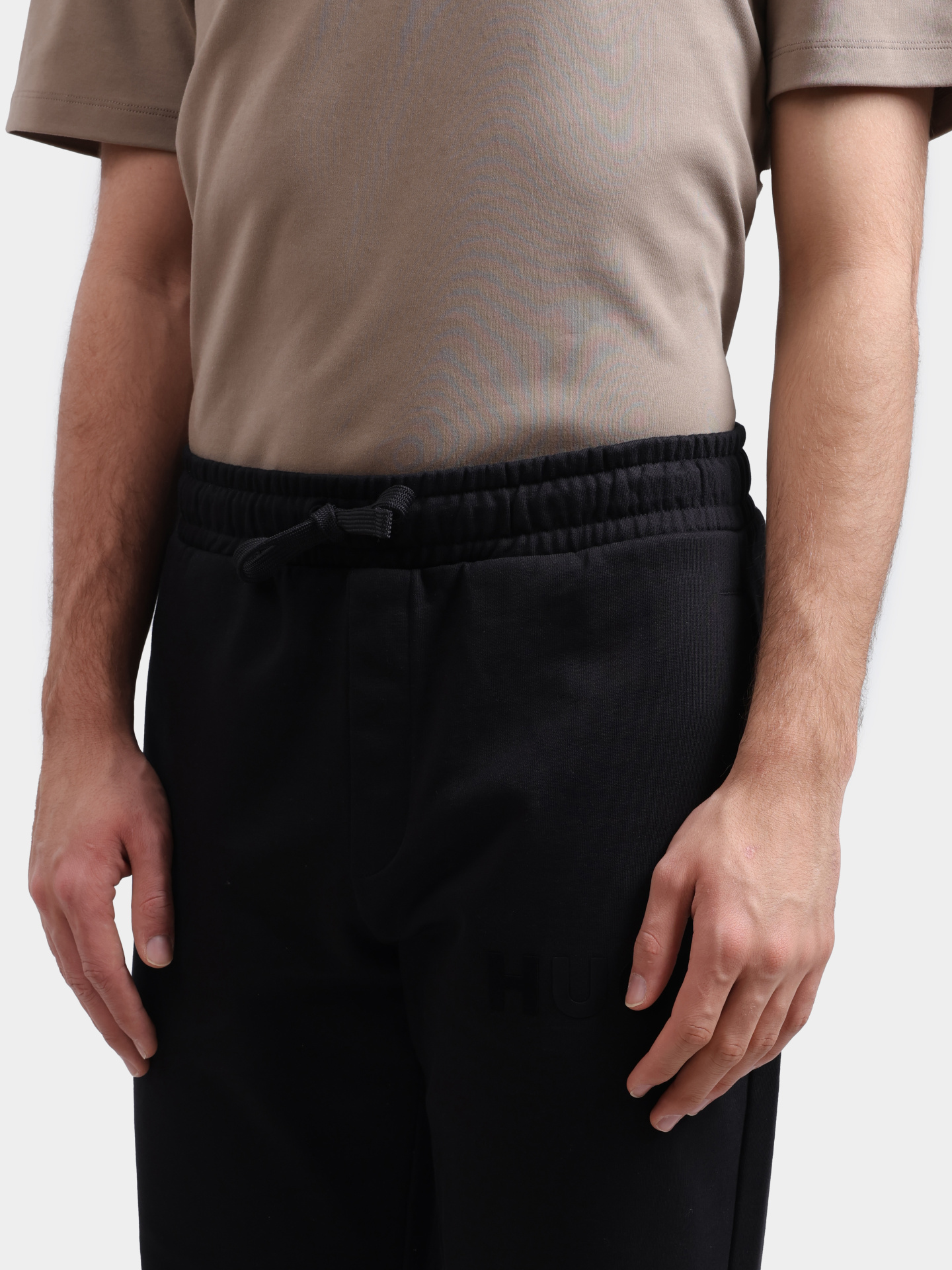 Брюки спортивные Hugo Dumrulo 10266483 черные мужские — купить в интернет-магазине Verdistore