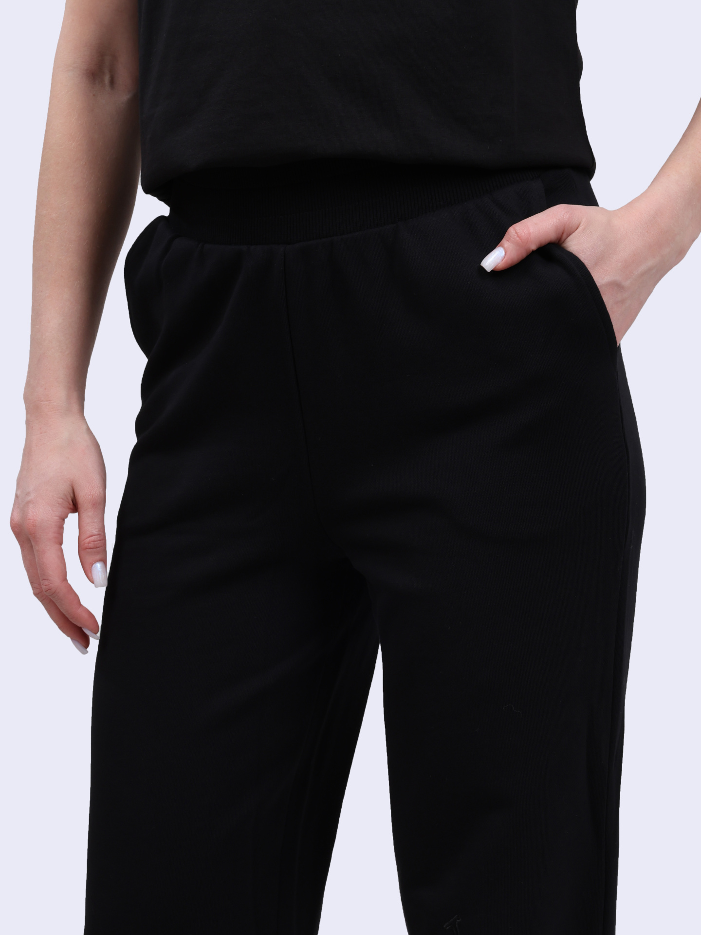 Брюки спортивные Armani Exchange 6DYP80 YJFZZ 42AQ черные женские — купить в интернет-магазине Verdistore