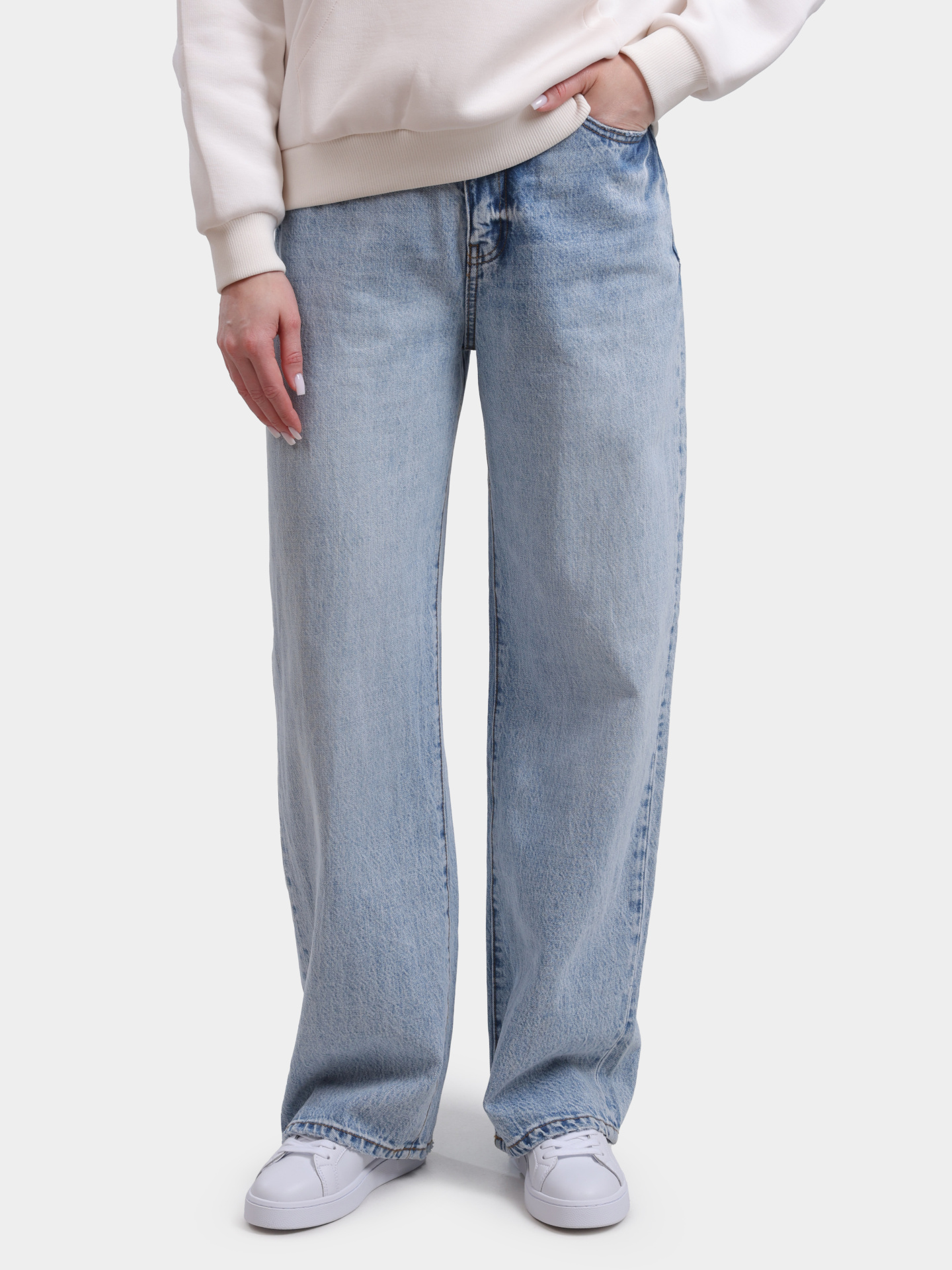 Джинсы Armani Exchange XW000100 AF12860 MB001 голубые женские — купить в интернет-магазине Verdistore