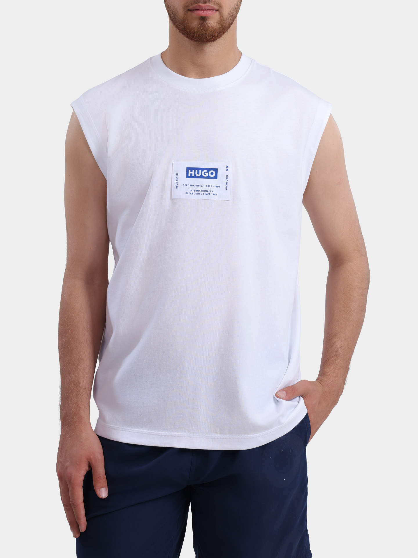 Футболка HUGO BLUE Nurazak 10279510 01 50557812 100 белая мужская с крупным патчем-логотипом  — купить в интернет-магазине Verdistore