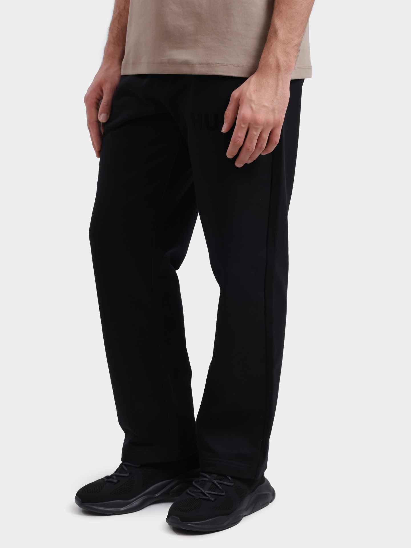 Брюки спортивные Hugo Dumrulo 10266483 черные мужские — купить в интернет-магазине Verdistore