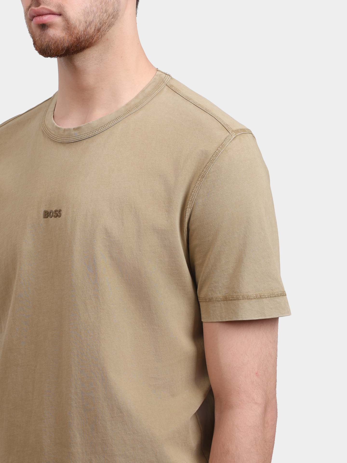 Футболка Boss Orange Tokks 10253670 01 50502173 261 бежевая мужская с маленьким логотипом — купить в интернет-магазине Verdistore