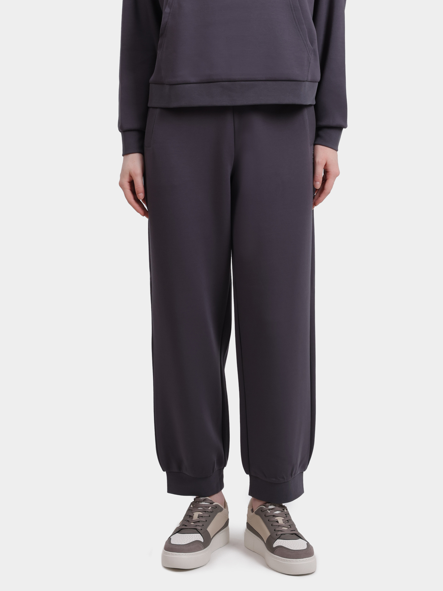 Брюки серого цвета с логотипом — купить в интернет-магазине Verdistore