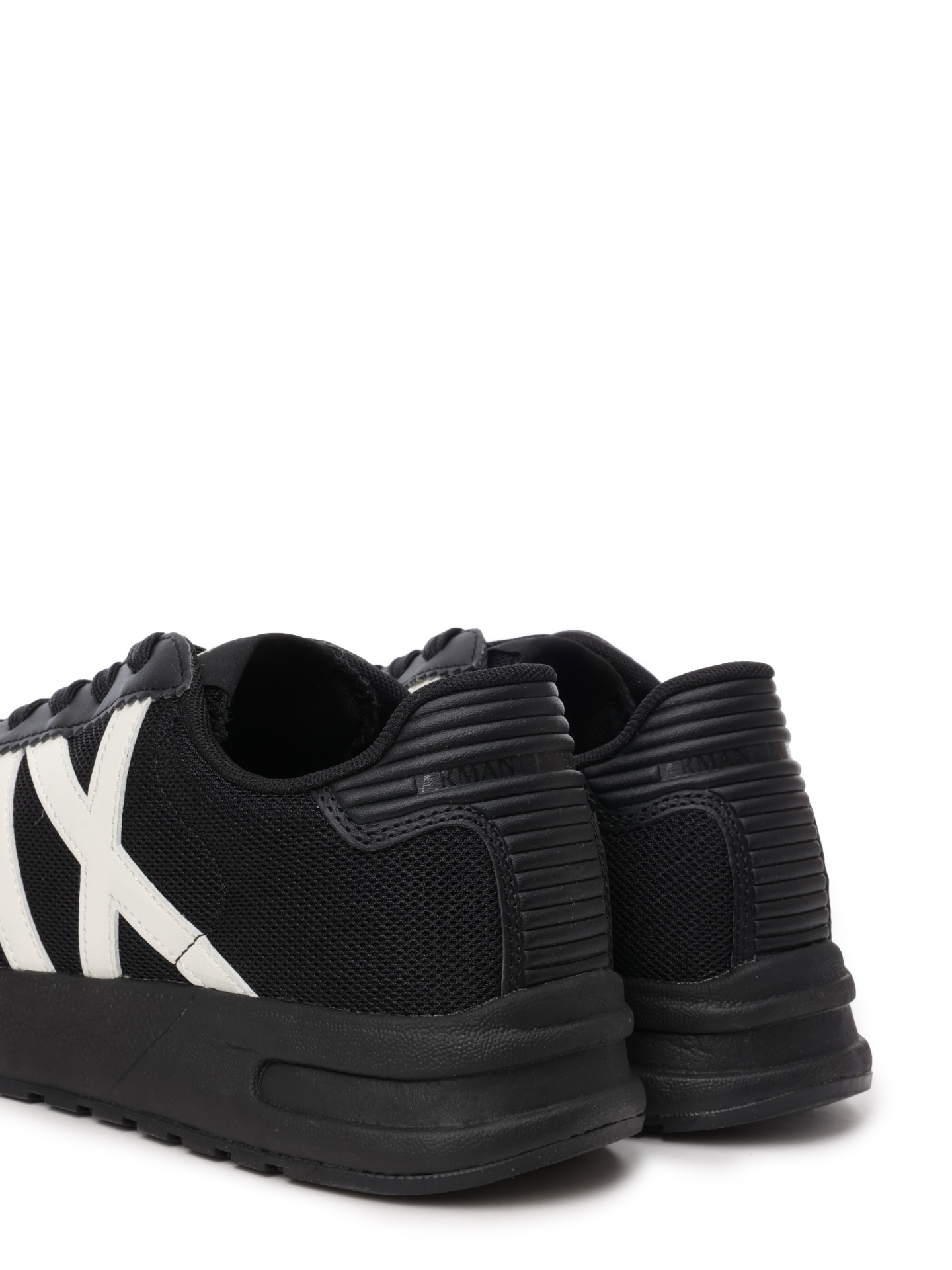 Кроссовки Armani Exchange XUX071 XV527 M217 мужские комбинированные с логотипом — купить в интернет-магазине Verdistore