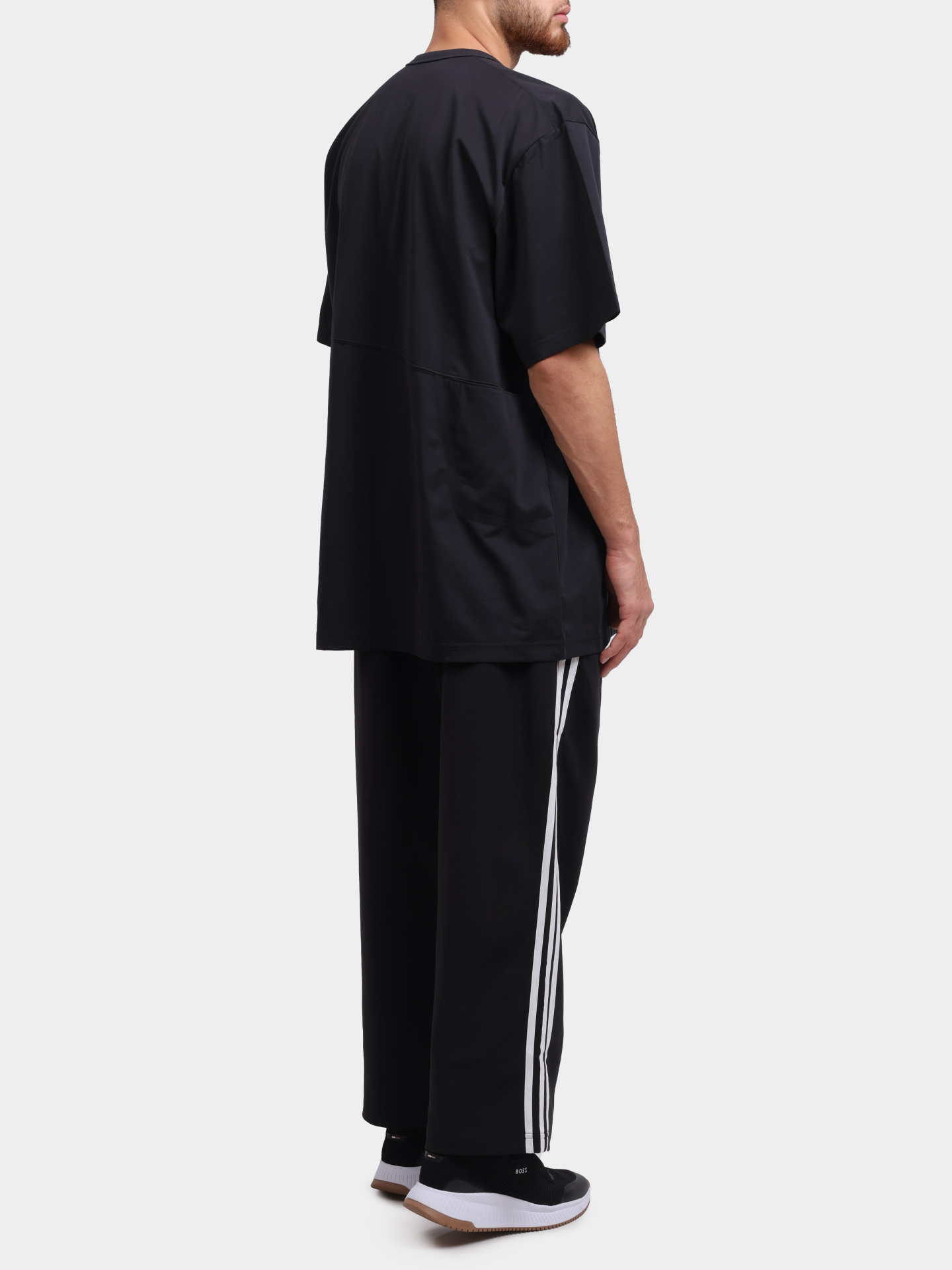 Футболка Y-3 JC6396 черная мужская с логотипом — купить в интернет-магазине Verdistore