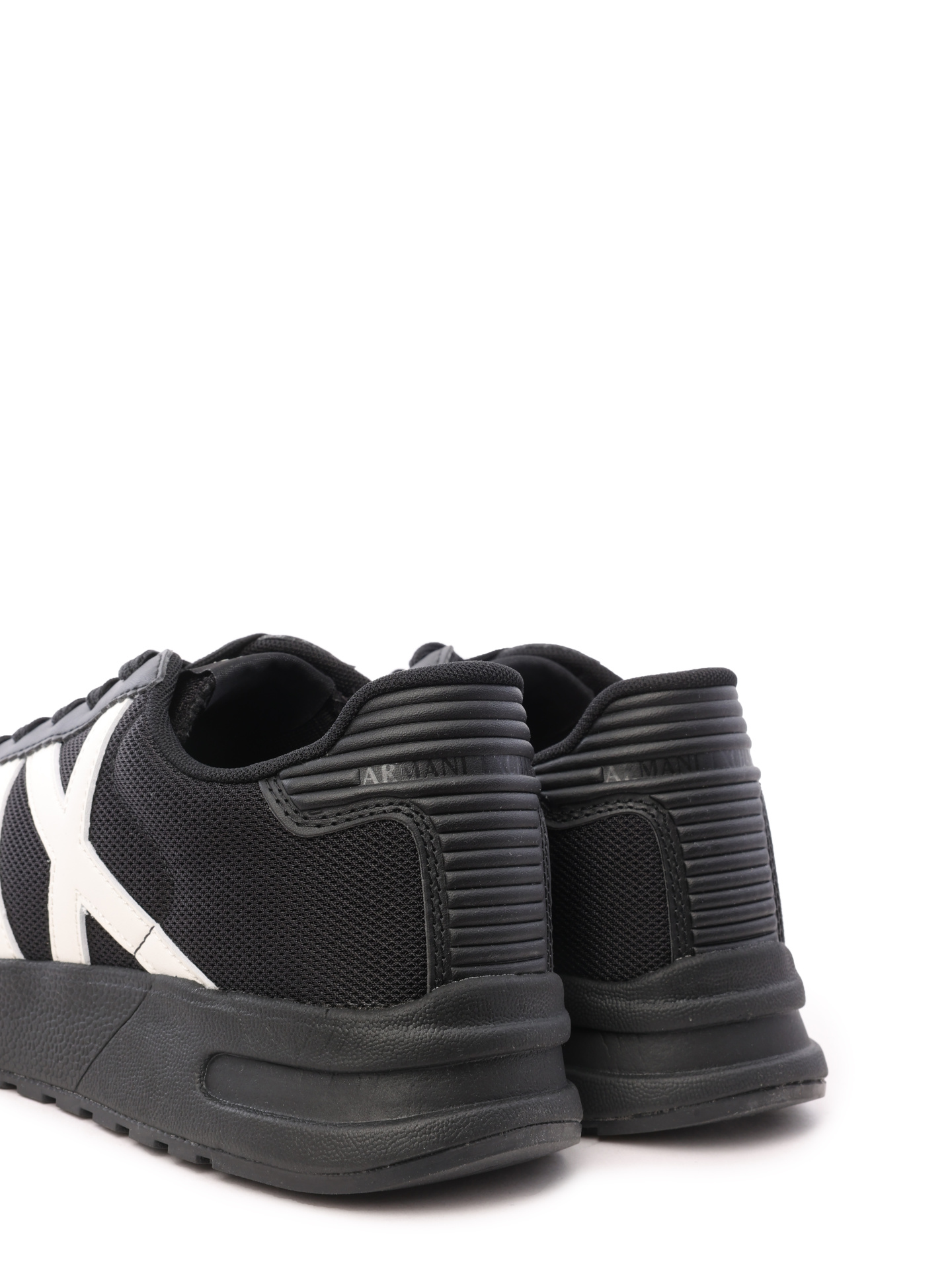 Кроссовки Armani Exchange XUX071 XV527 M217 мужские комбинированные с логотипом — купить в интернет-магазине Verdistore