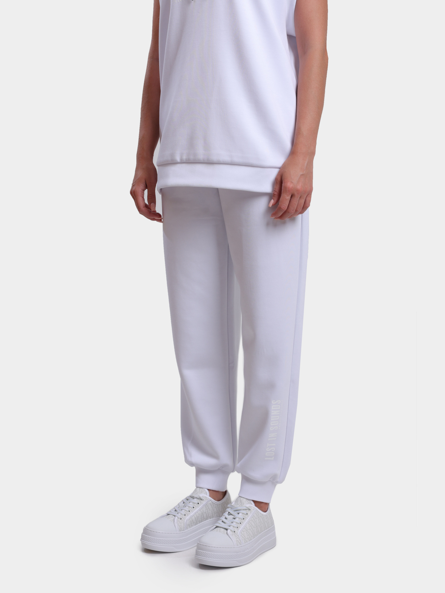 Джоггеры Armani Exchange XW000373 AF12819 U0002 белые женские — купить в интернет-магазине Verdistore