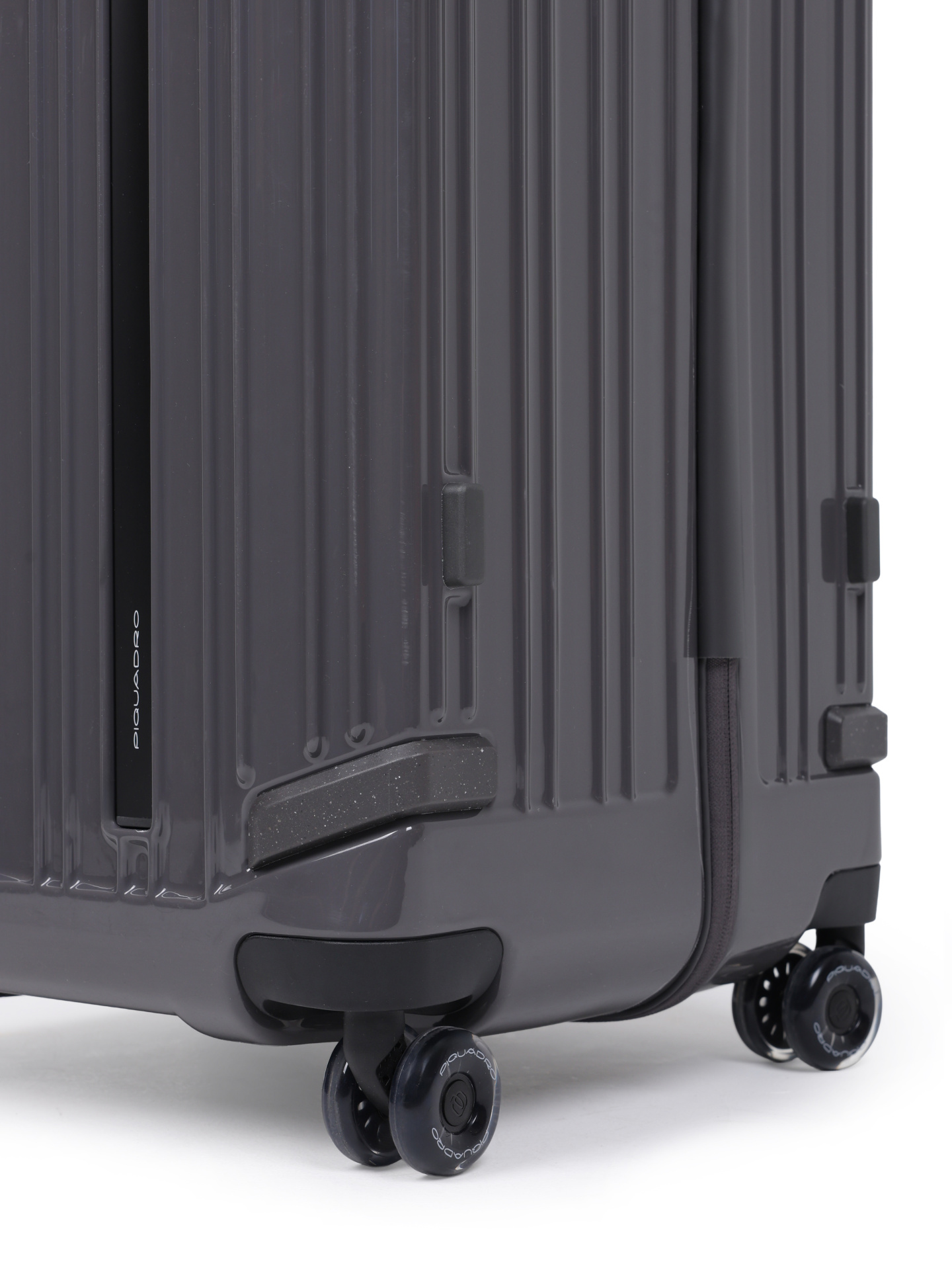 Чемодан Piquadro BV5213POP/GR серый из поликарбоната — купить в интернет-магазине Verdistore