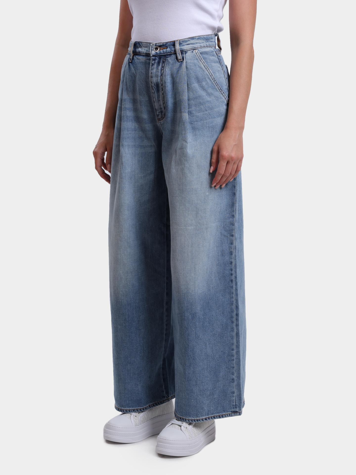 Джинсы Armani Exchange XW000137 AF12851 MB003 светло-синие женские — купить в интернет-магазине Verdistore