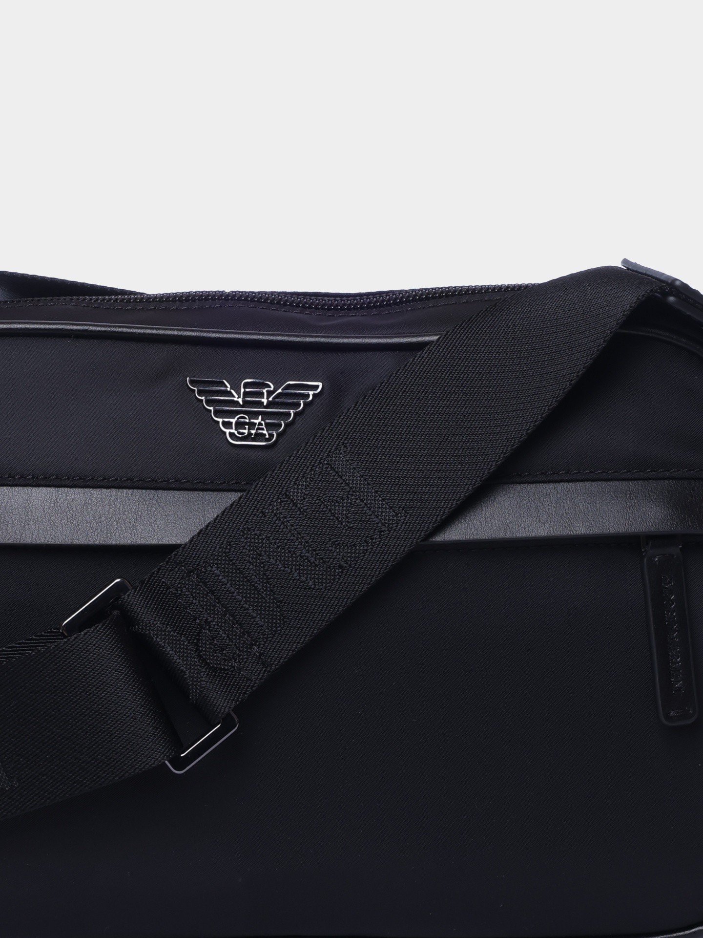 Сумка Emporio Armani EM001803 AF13454 UC001 черная мужская с внешним карманом  — купить в интернет-магазине Verdistore