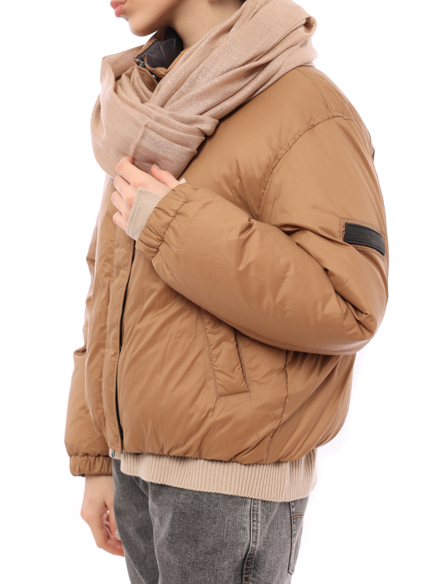 Пуховик Brunello Cucinelli MR4052799 C6508 коричневый женский укороченный — купить в интернет-магазине Verdistore