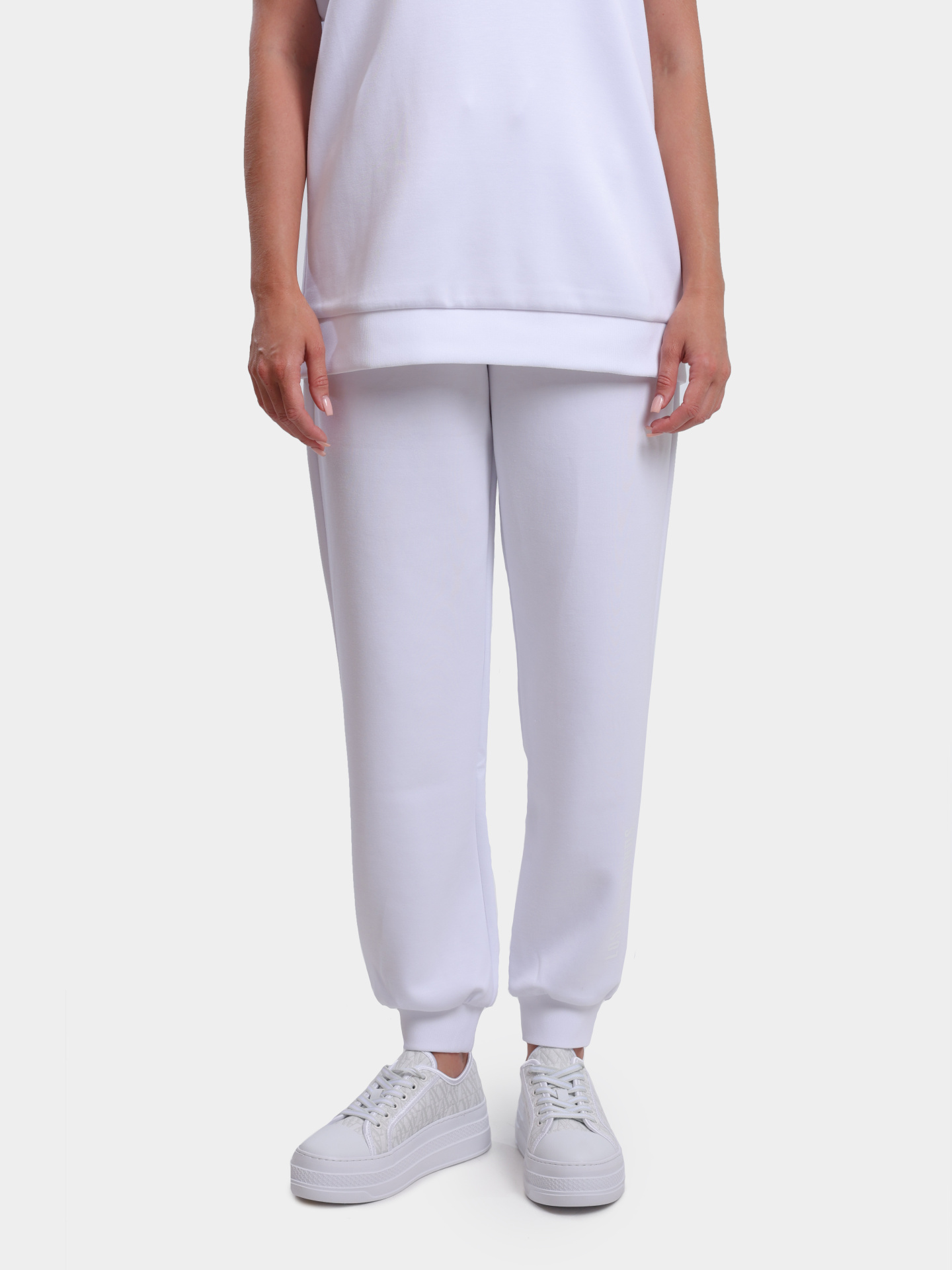 Джоггеры Armani Exchange XW000373 AF12819 U0002 белые женские — купить в интернет-магазине Verdistore