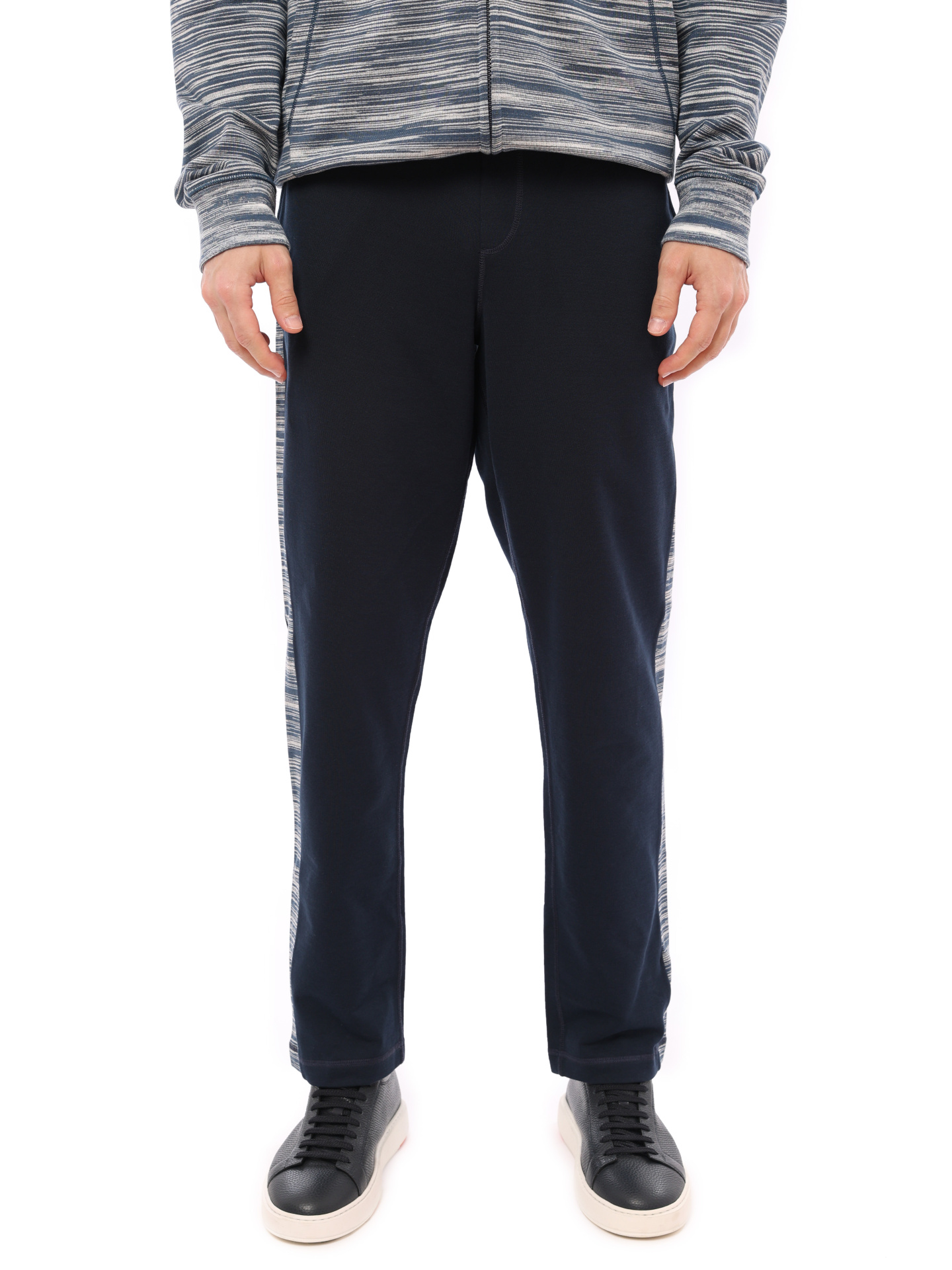 Брюки синие с полосатым принтом на вставках по бокам — купить в интернет-магазине Verdistore