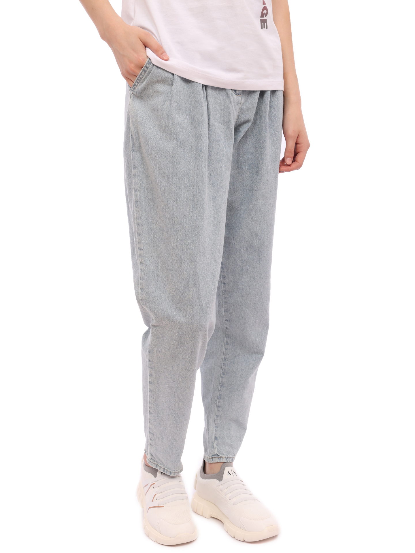 Джинсы Armani Exchange 3RYP62 Y1NZZ 05GX голубые женские с защипами — купить в интернет-магазине Verdistore