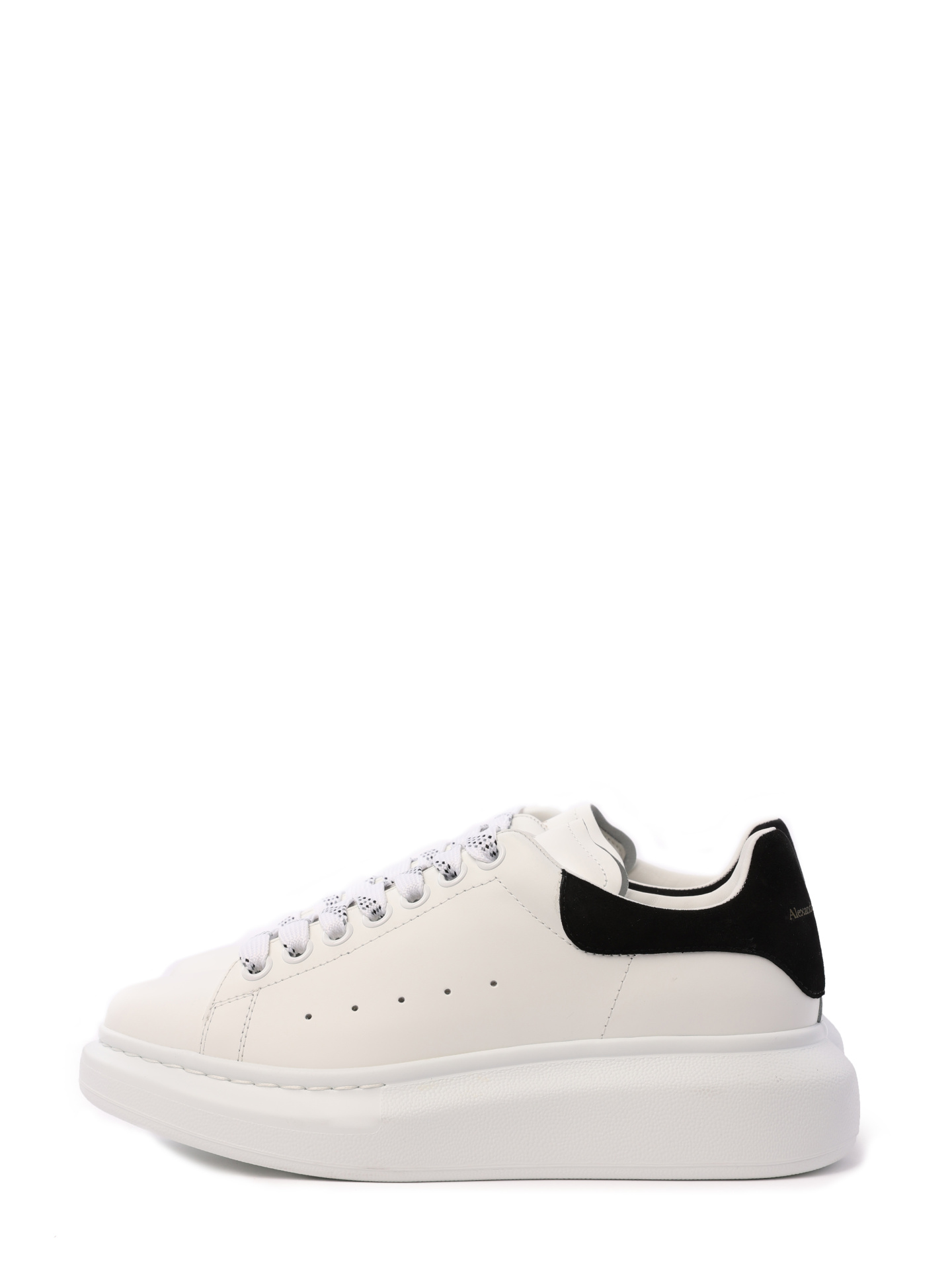 Кеды Alexander McQueen 553770WHGP7 9061 белые женские с контрастной черной вставкой на задней части — купить в интернет-магазине Verdistore