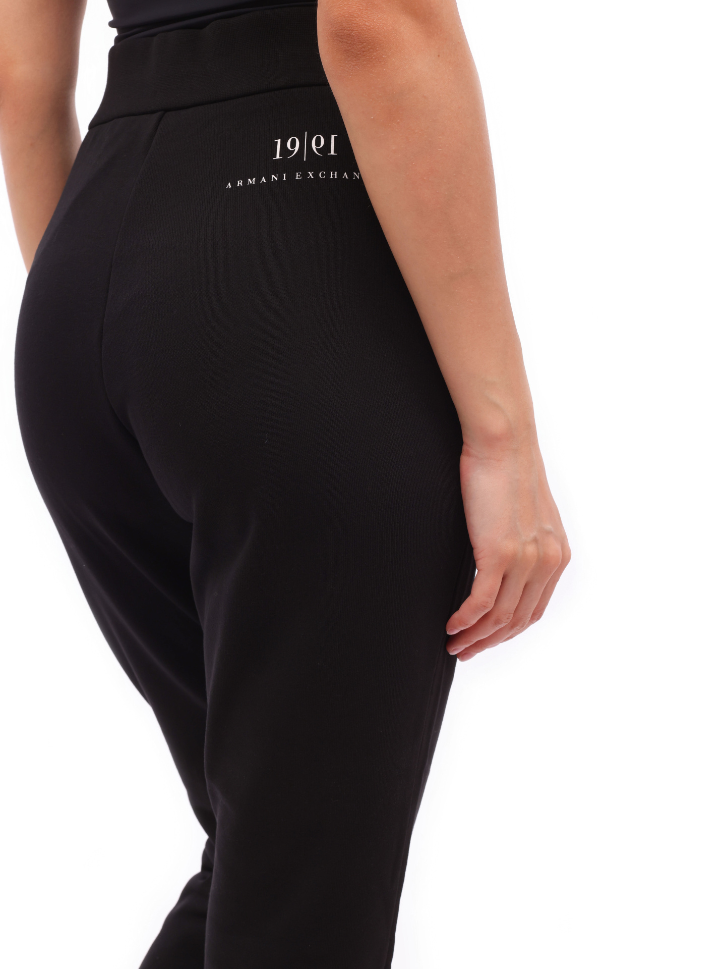 Брюки спортивные Armani Exchange 6KYP82 YJ3NZ 1200 черные женские с логотипом — купить в интернет-магазине Verdistore