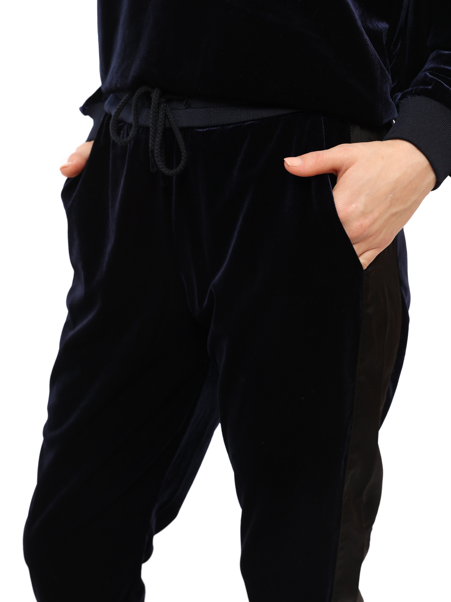 Брюки спортивные Armani Exchange 6LYP79 YJ9WZ 1593 темно-синие женские бархатные — купить в интернет-магазине Verdistore