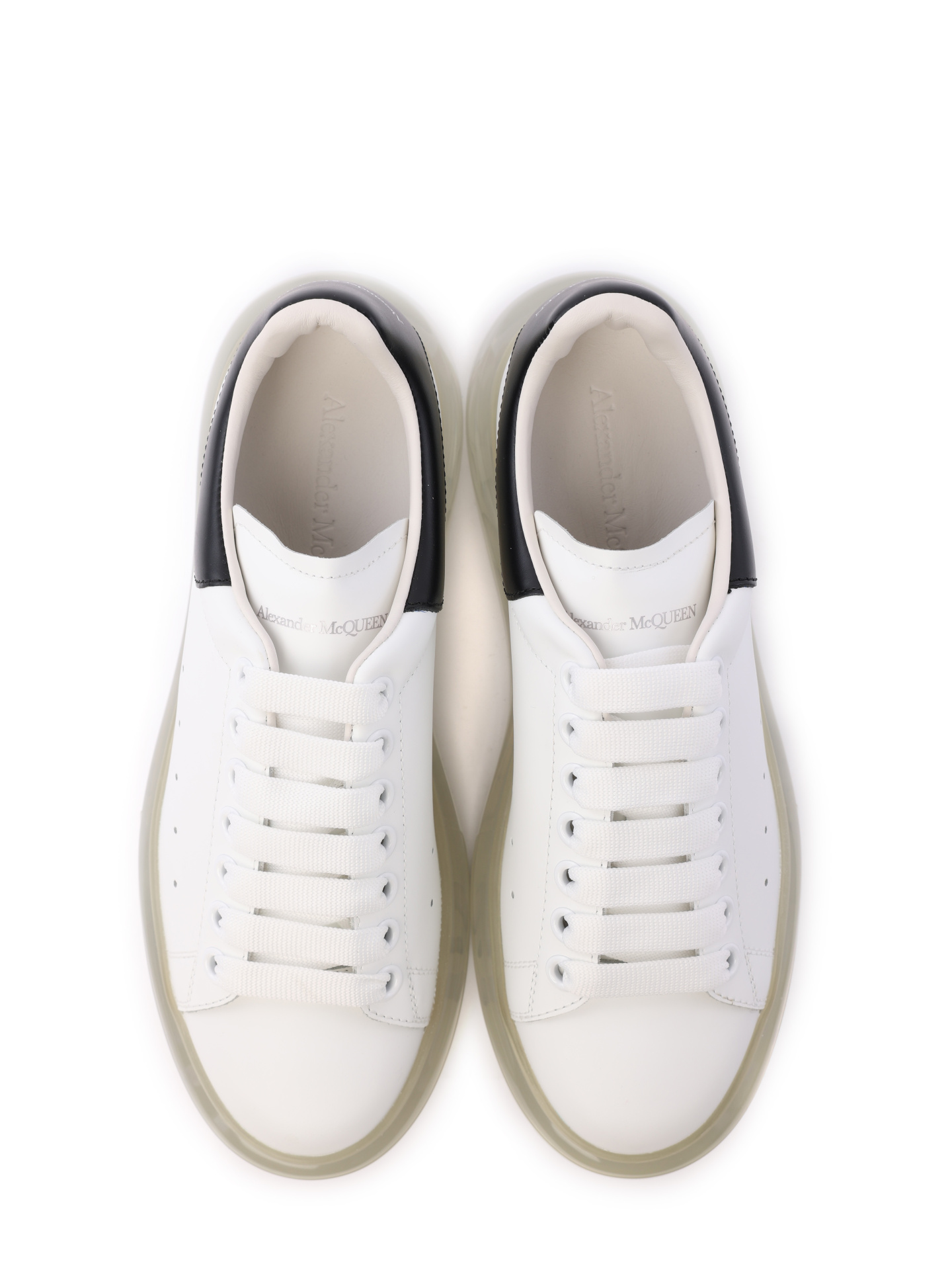 Кеды Alexander McQueen 553770WHGP7 9061 белые женские с контрастной черной вставкой на задней части — купить в интернет-магазине Verdistore
